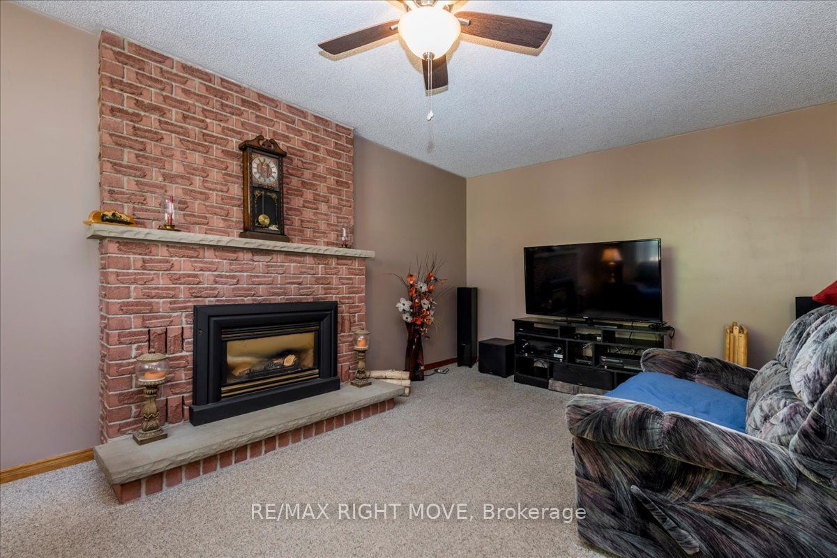 55 Laurentian Lane Property Photo 13