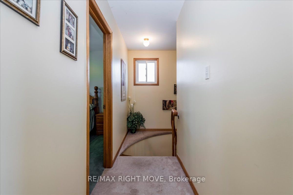 55 Laurentian Lane Property Photo 17