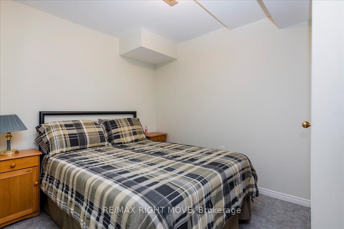 55 Laurentian Lane Property Photo 24