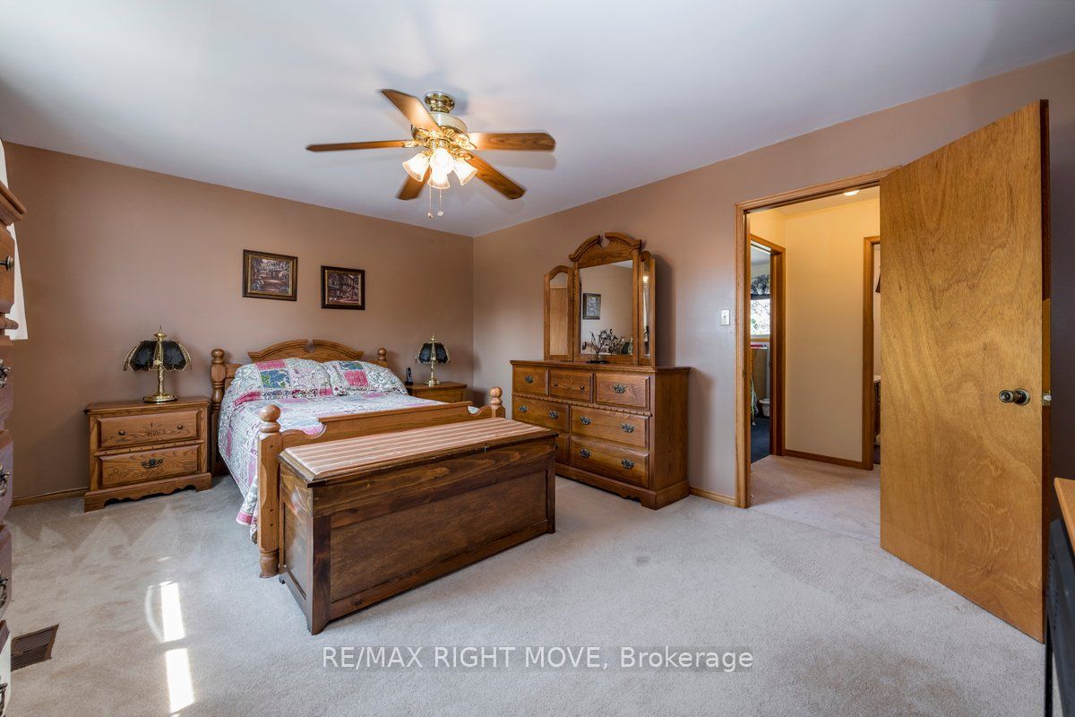 55 Laurentian Lane Property Photo 32