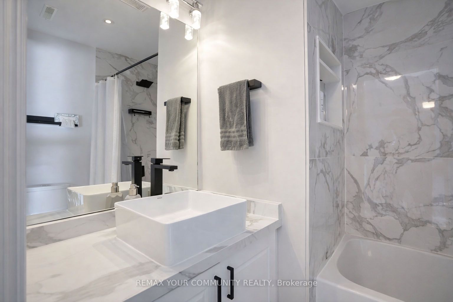 92 Sandringham Drive Property Photo 32