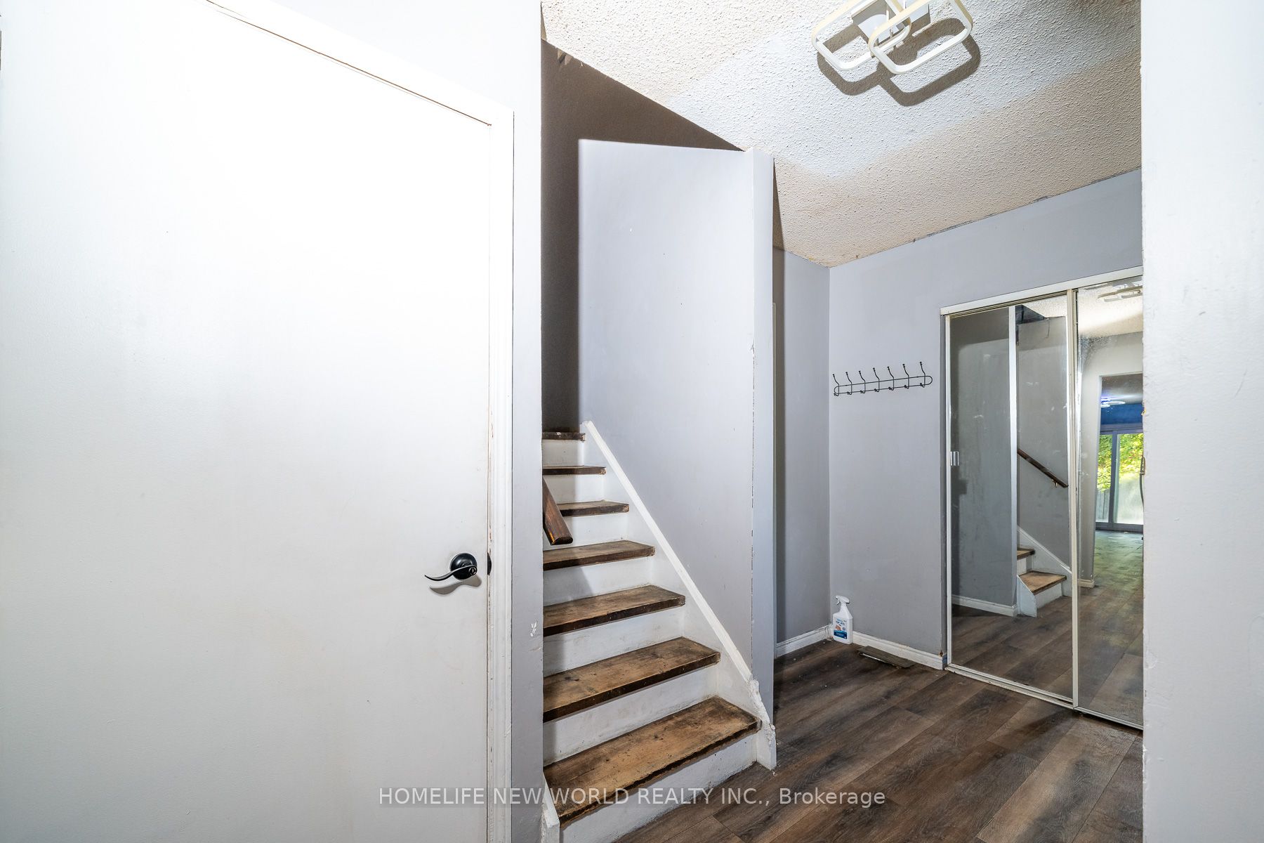 341 Hickling Trail Property Photo 13