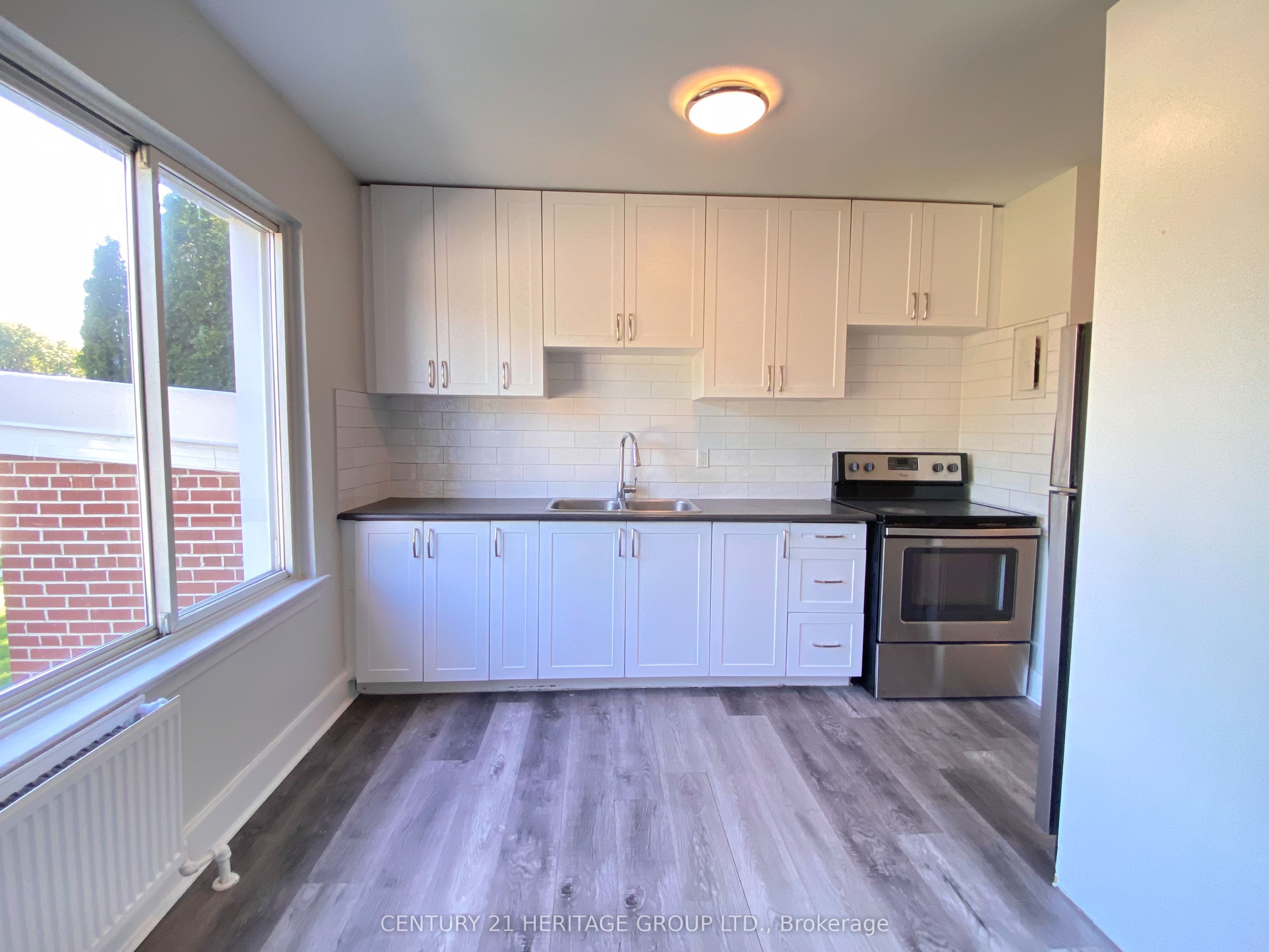 174 Grove Street E 3 Property Photo 5