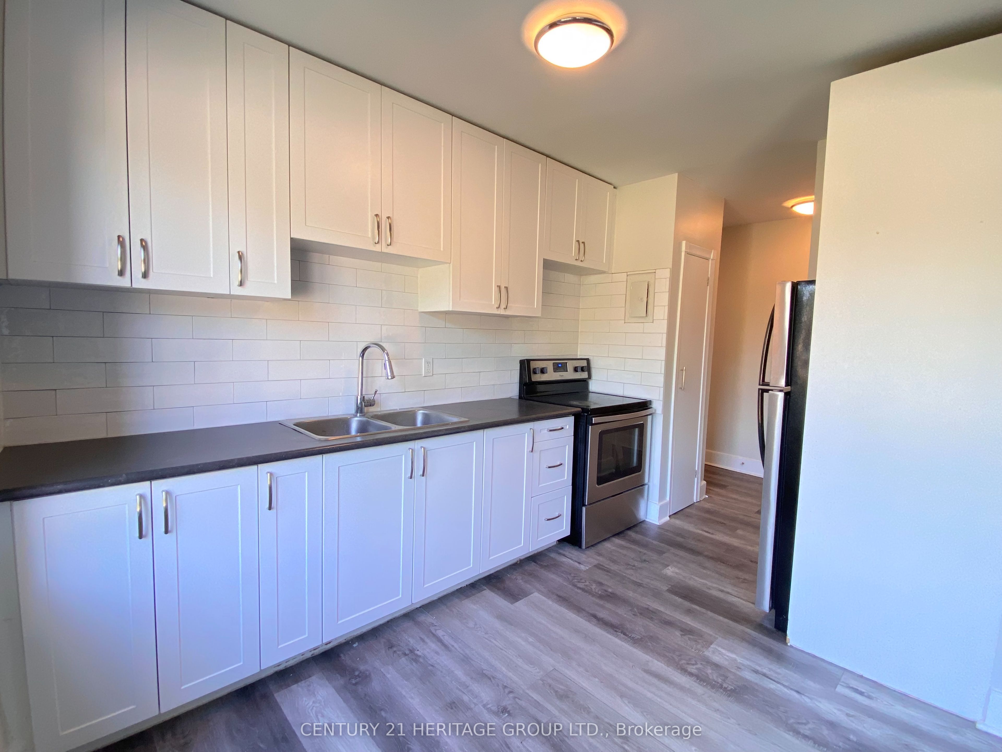 174 Grove Street E 3 Property Photo 6