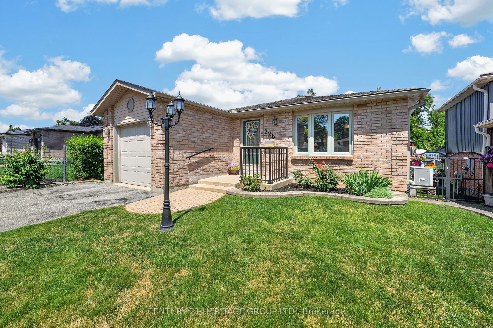 226 Lillian Crescent Property Photo 1