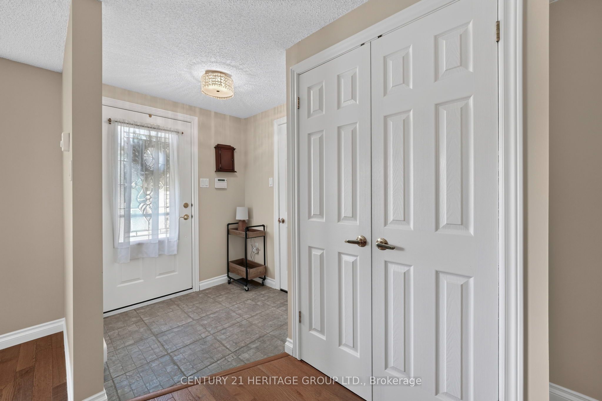 226 Lillian Crescent Property Photo 2