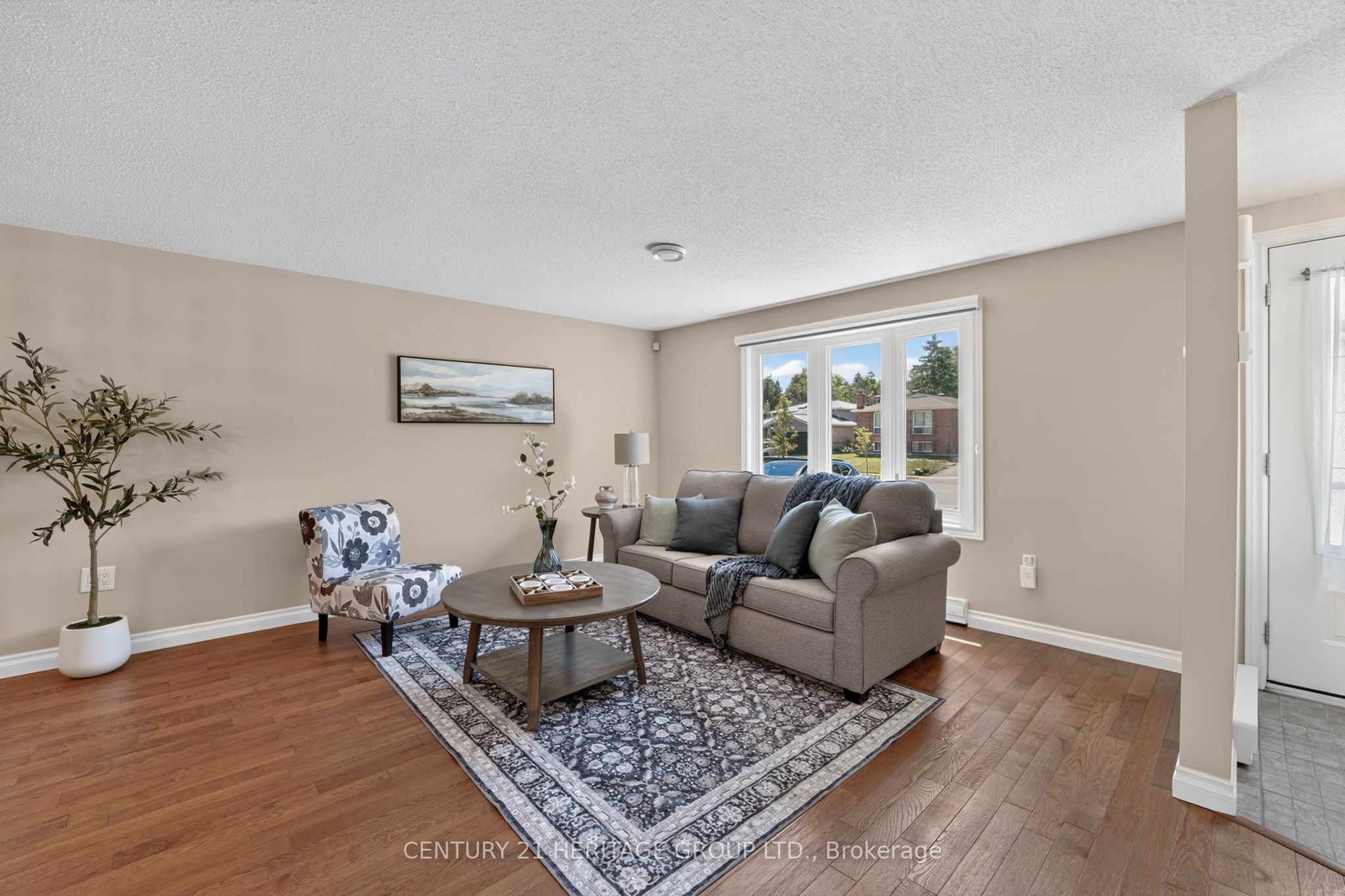 226 Lillian Crescent Property Photo 3