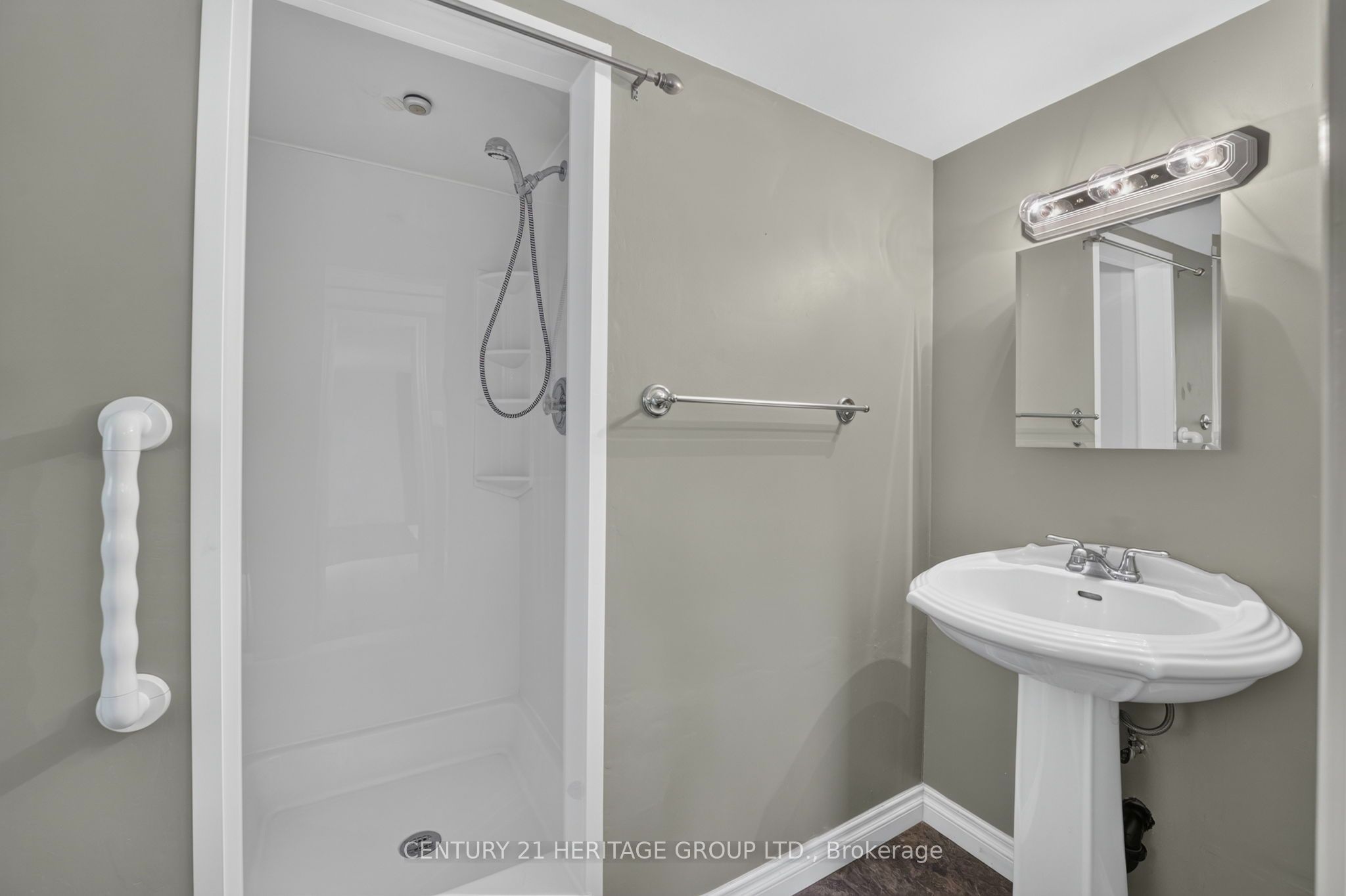 226 Lillian Crescent Property Photo 26