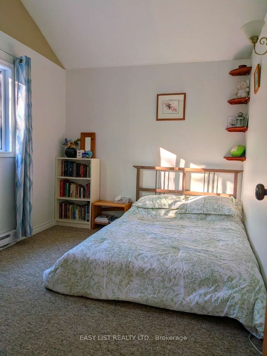 2135 Champlain Road Property Photo 7