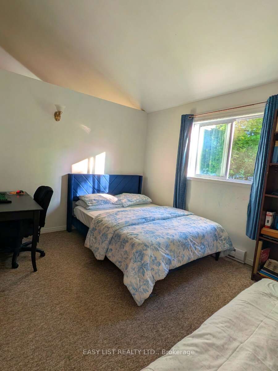 2135 Champlain Road Property Photo 10