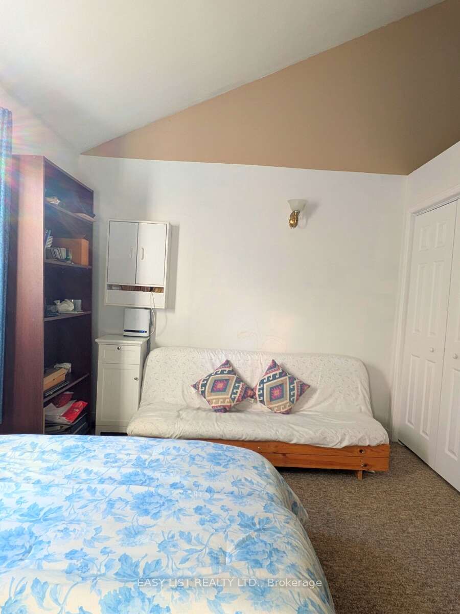2135 Champlain Road Property Photo 11