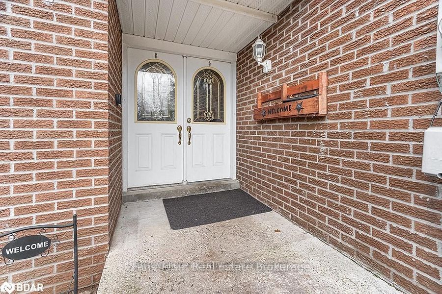 7 Rosedale Place Upper Unit Property Photo 2