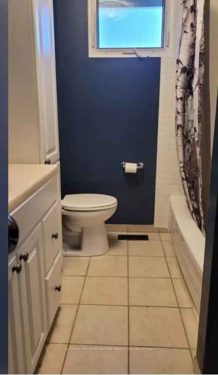 7 Rosedale Place Upper Unit Property Photo 8