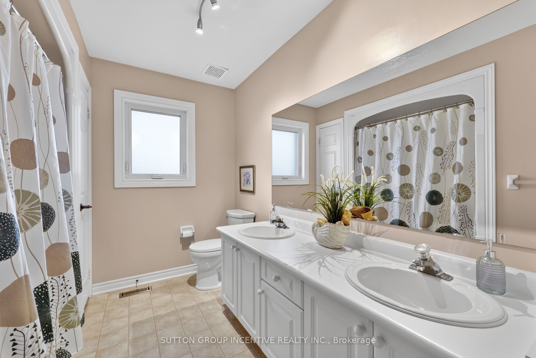 4 Chantal Street Property Photo 28