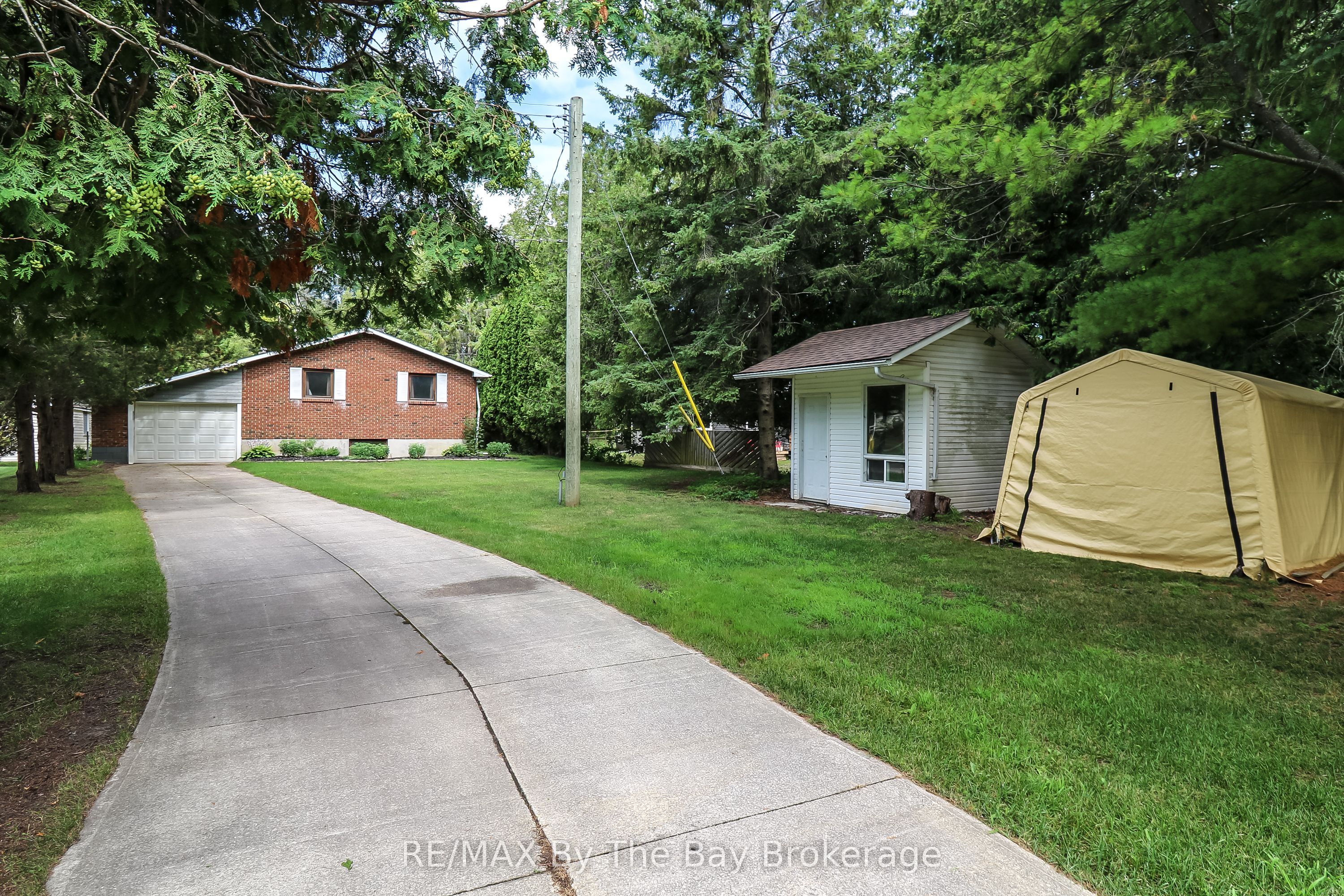 116 Stroud Crescent Property Photo 1