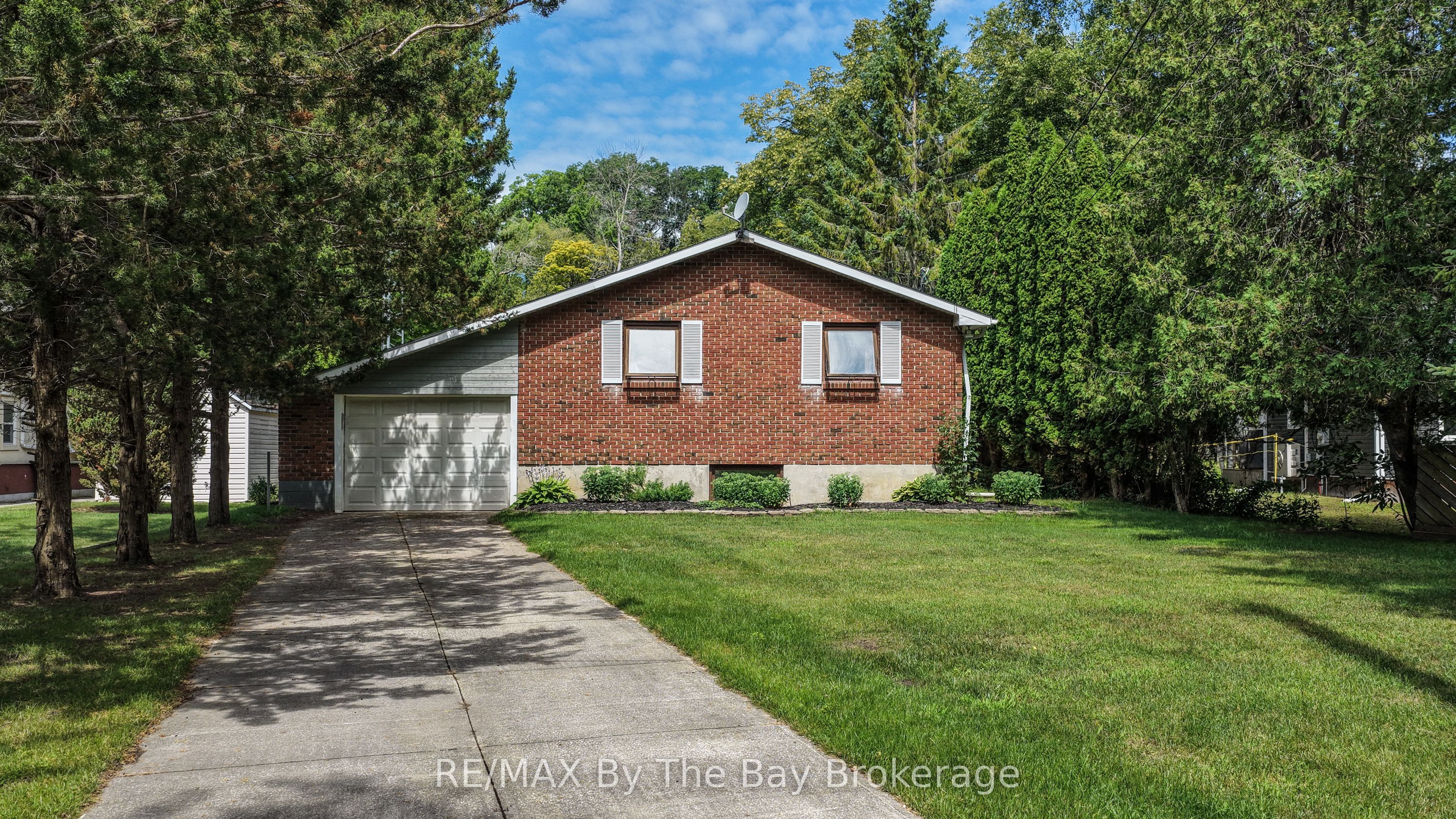 116 Stroud Crescent Property Photo 2
