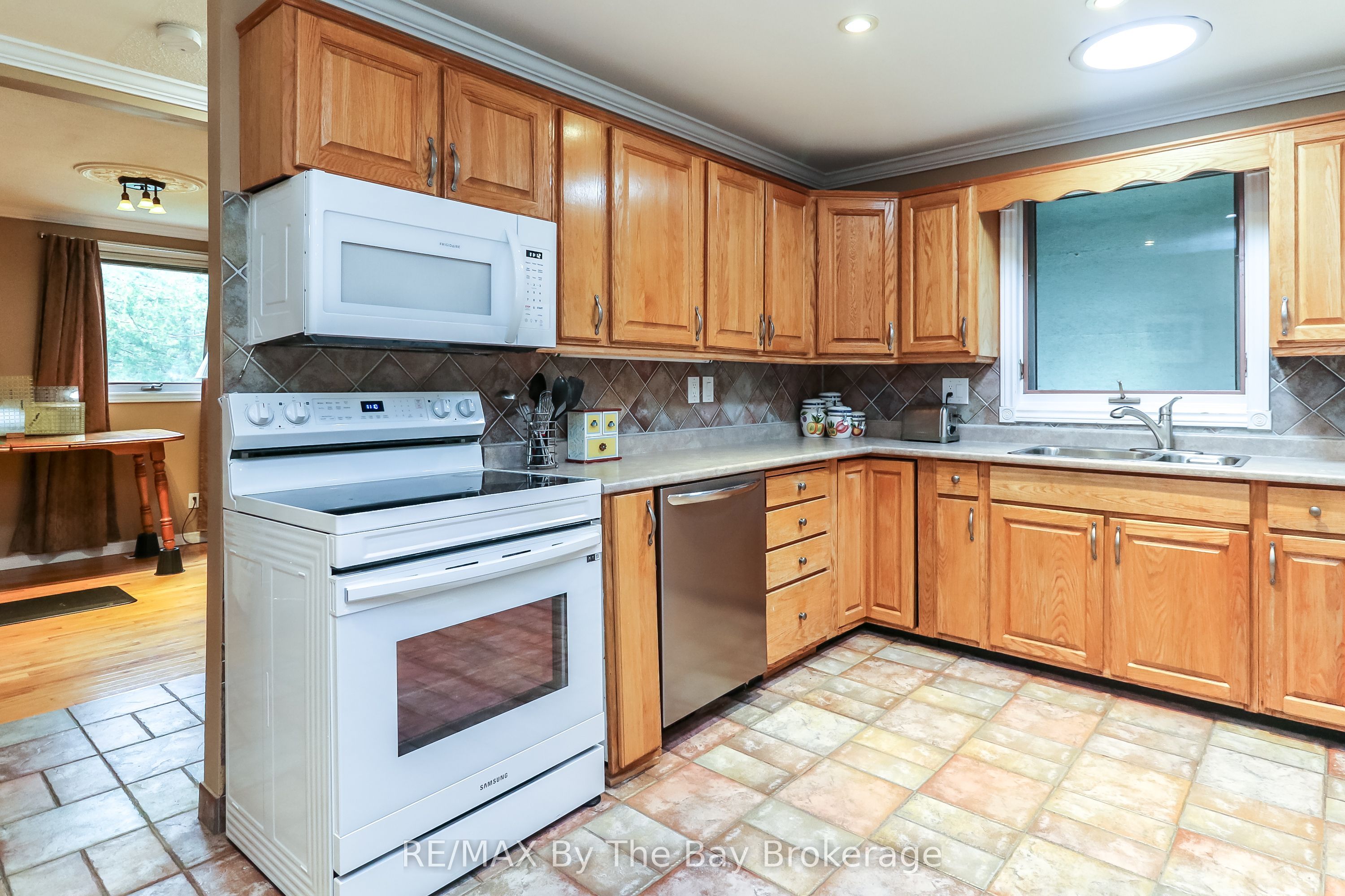 116 Stroud Crescent Property Photo 3