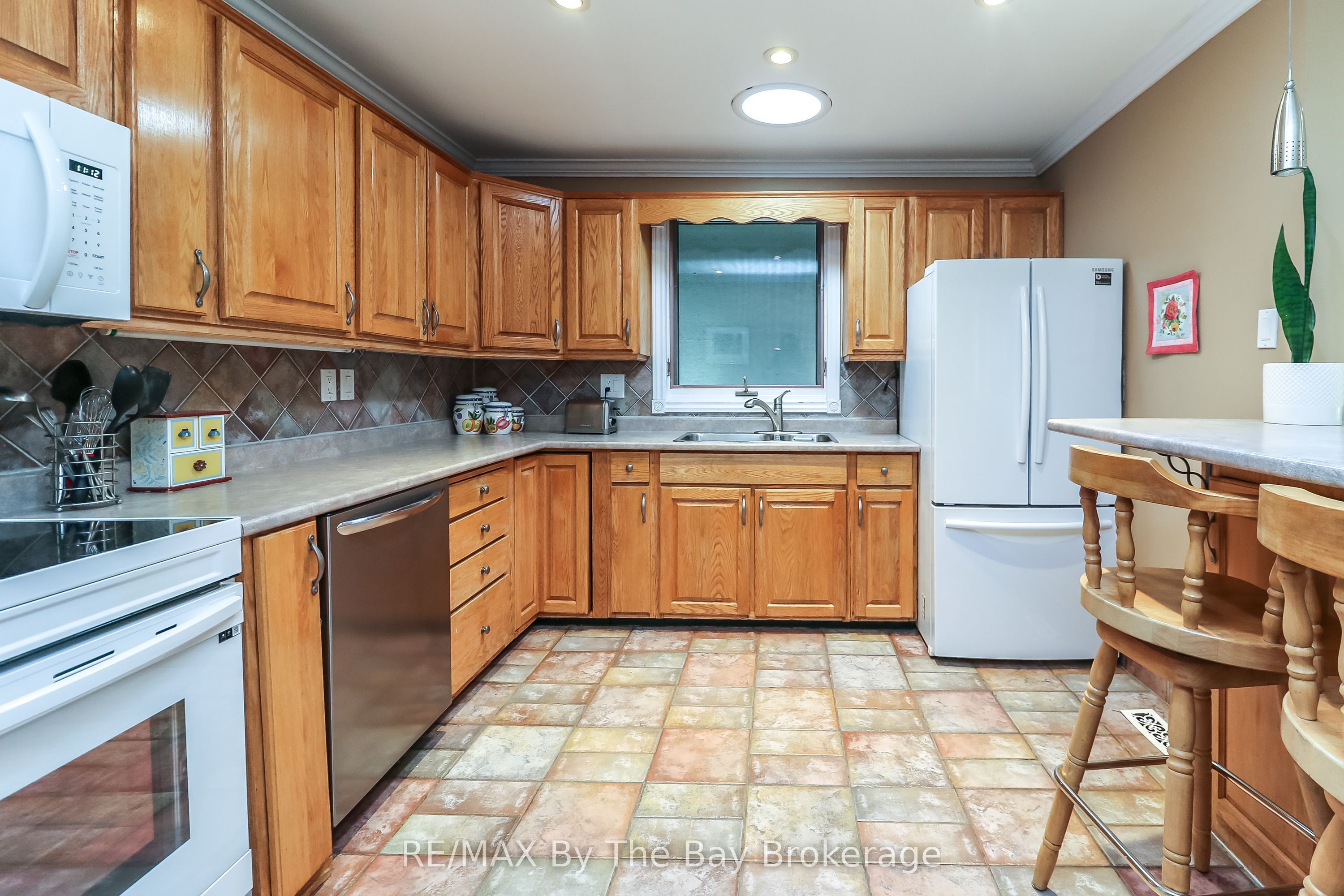 116 Stroud Crescent Property Photo 4
