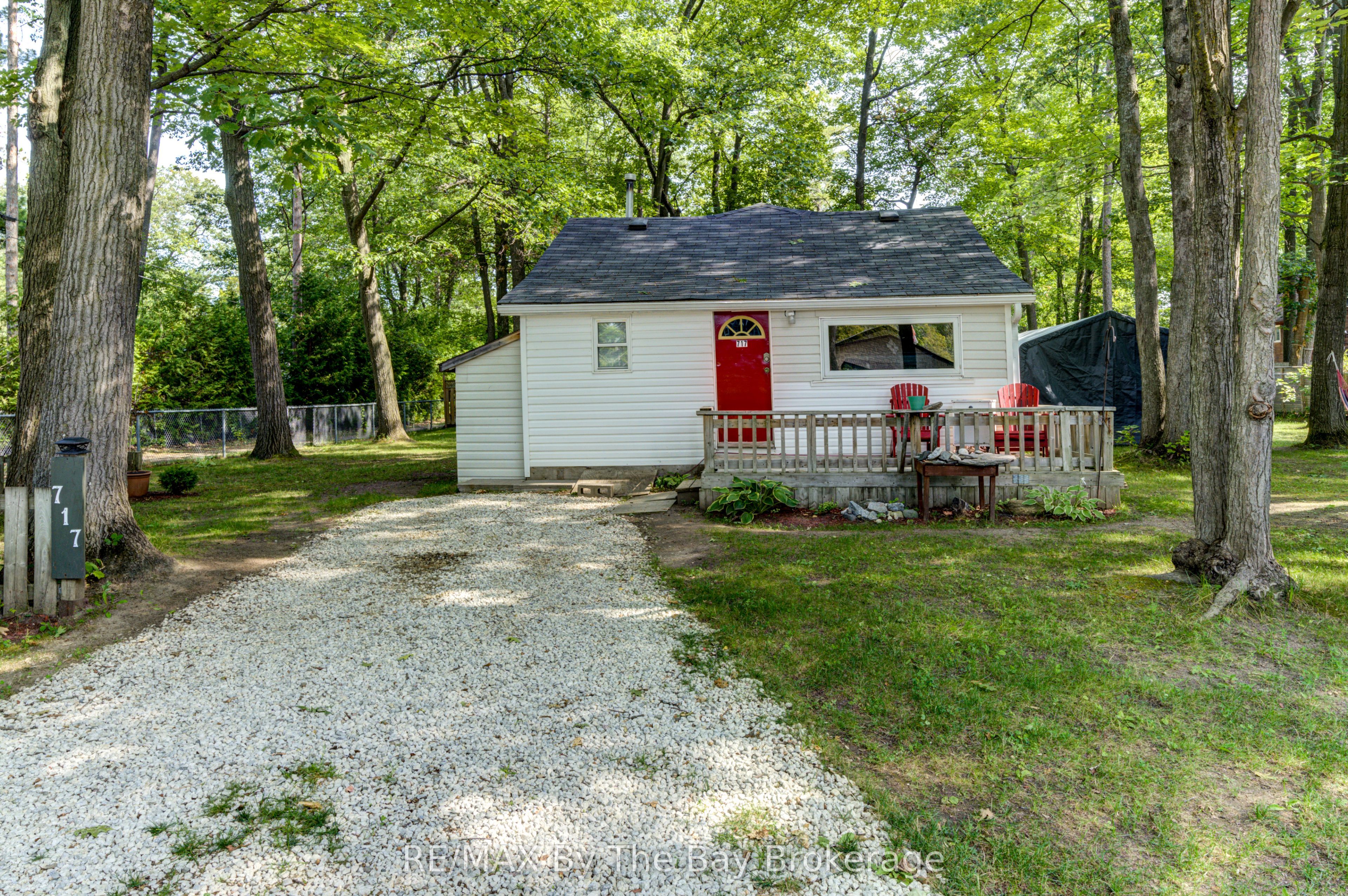 717 Oxbow Park Drive Property Photo 1