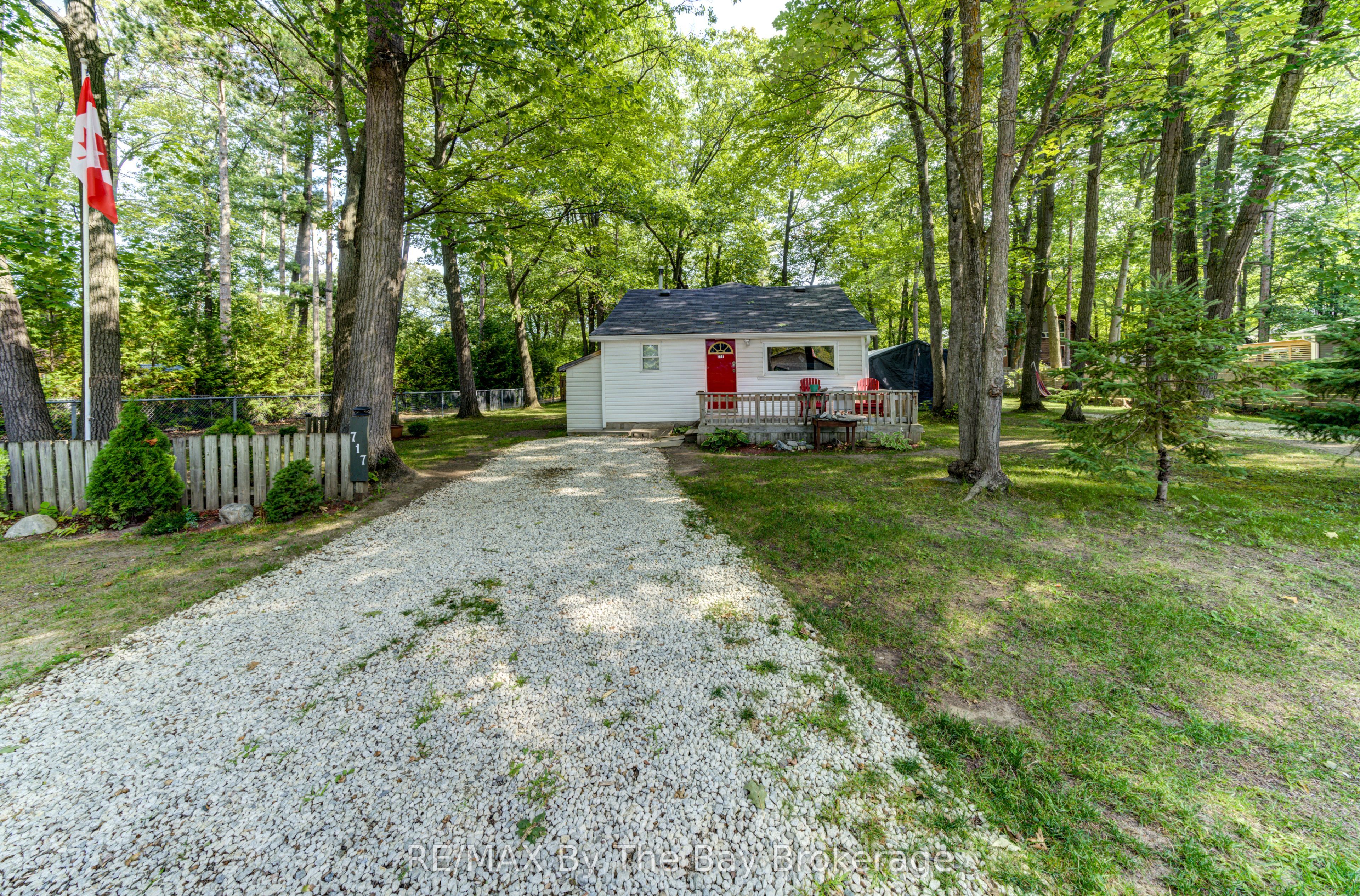717 Oxbow Park Drive Property Photo 2