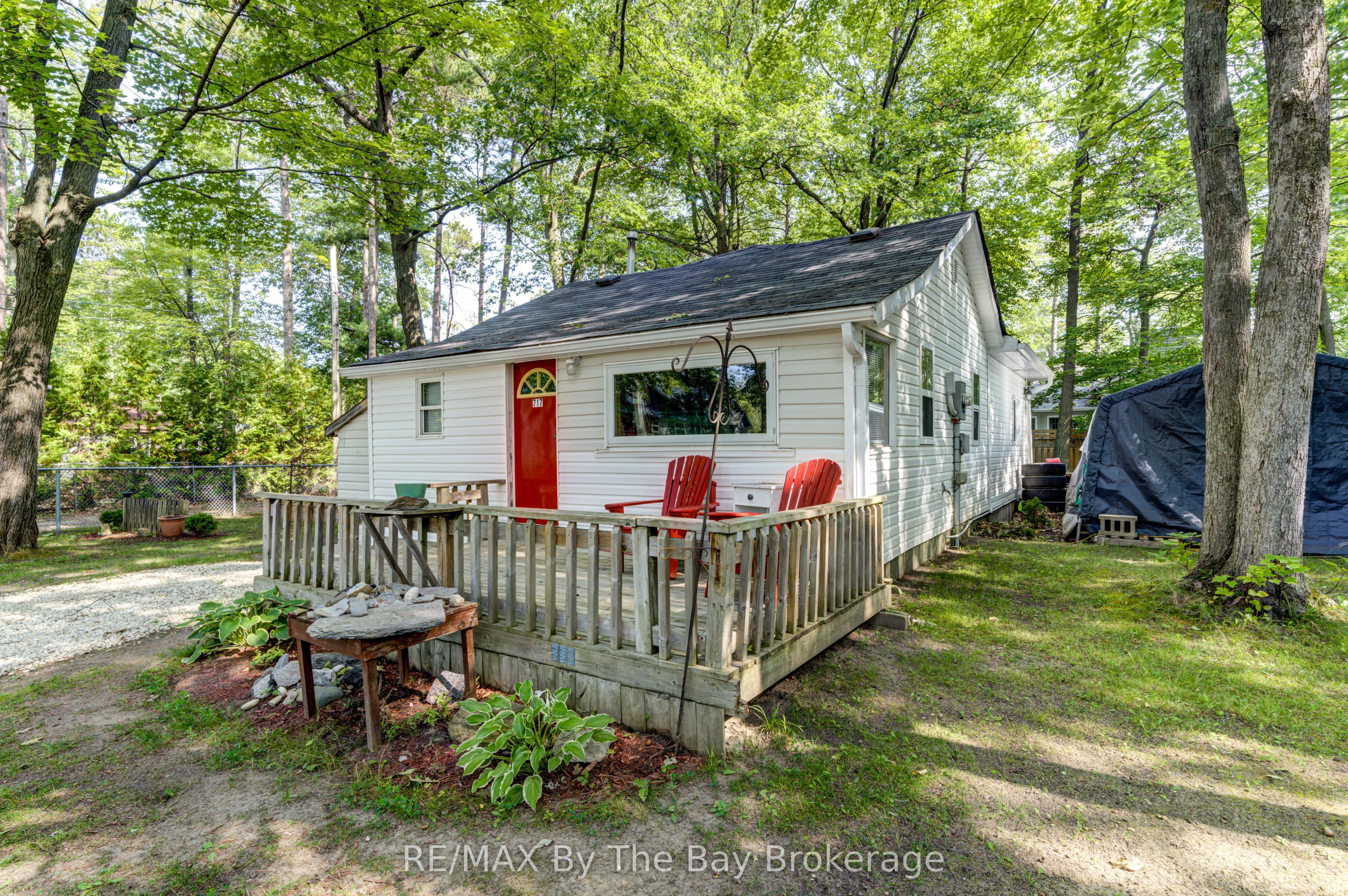 717 Oxbow Park Drive Property Photo 3