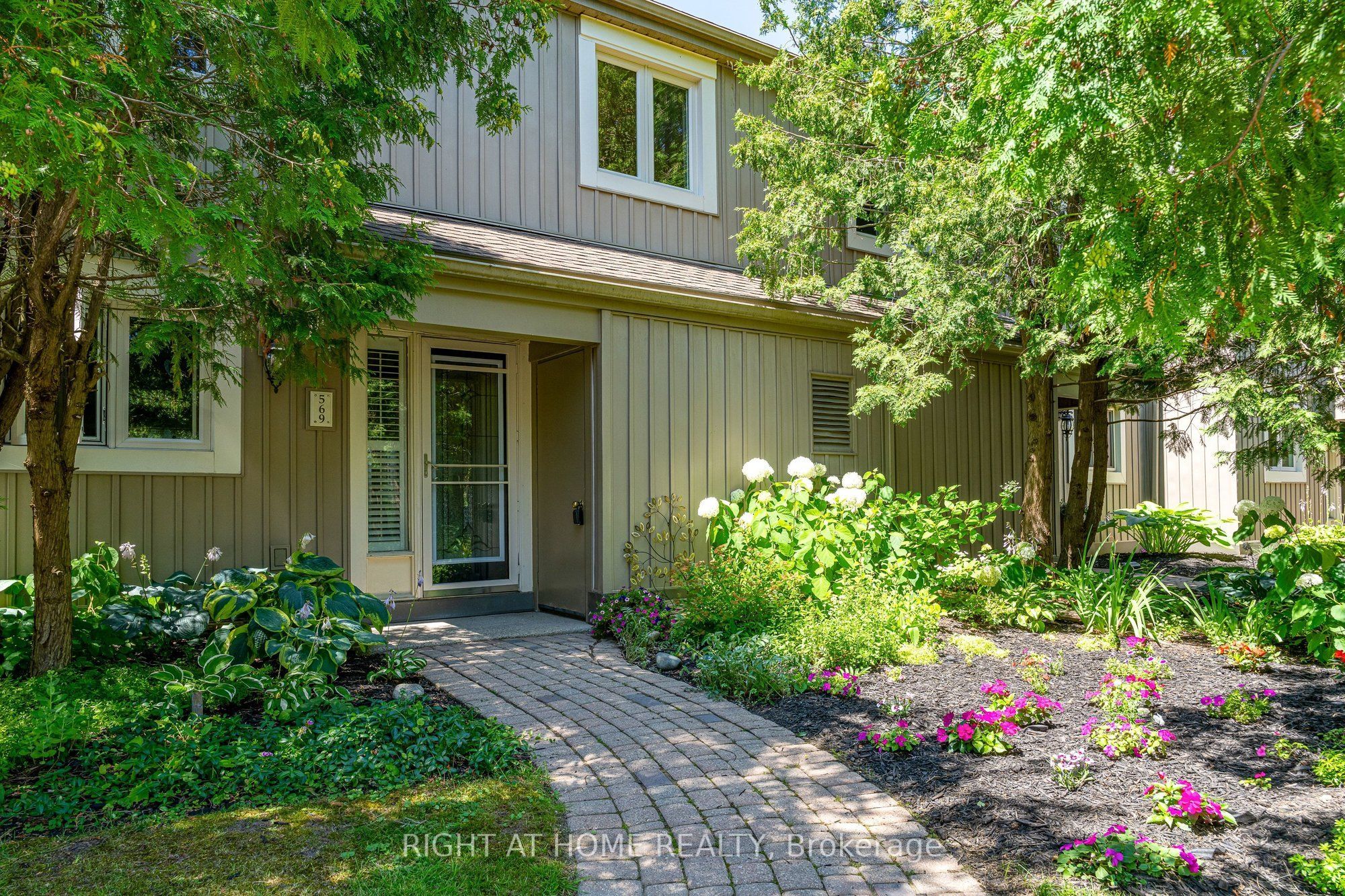 569 Oxbow Crescent Property Photo 1