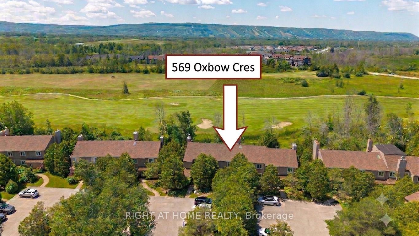 569 Oxbow Crescent Property Photo 2