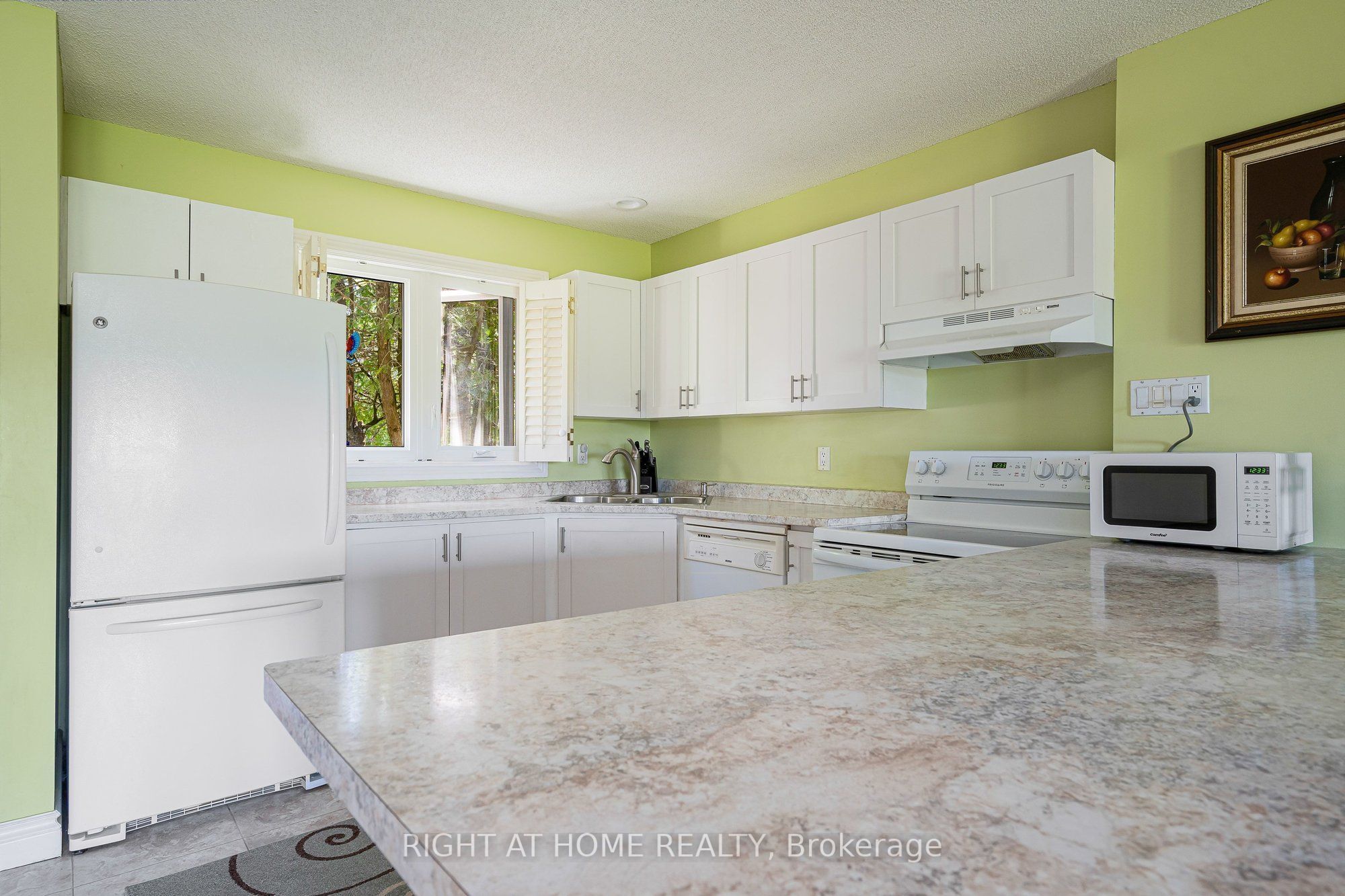 569 Oxbow Crescent Property Photo 5