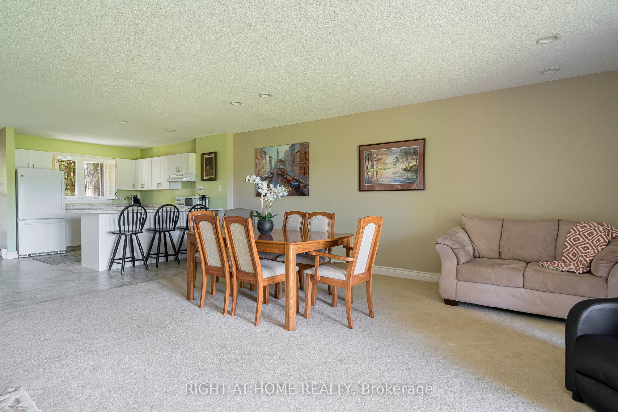 569 Oxbow Crescent Property Photo 8