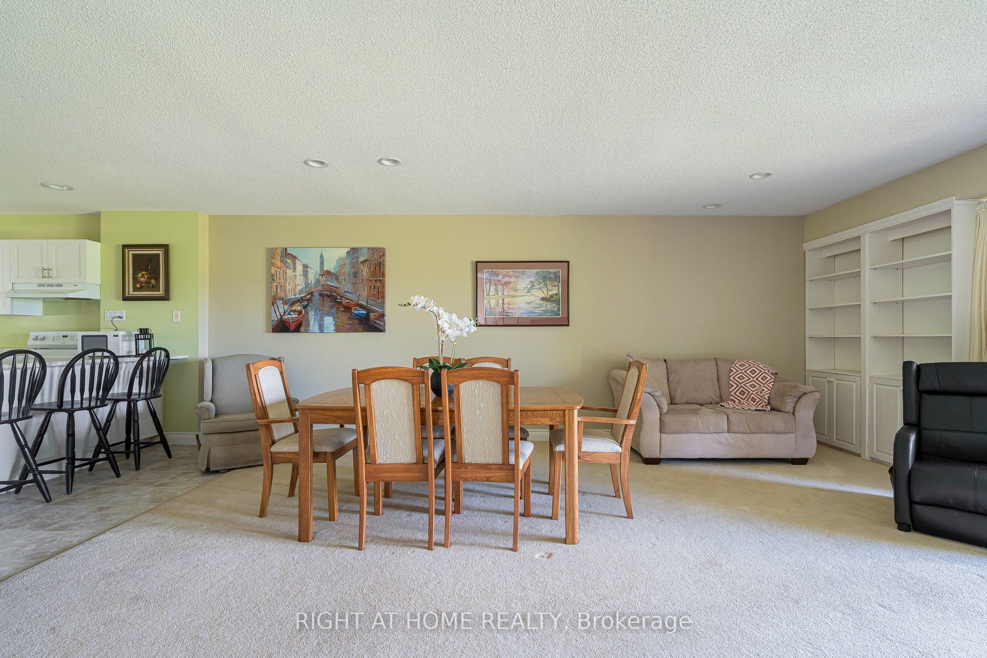 569 Oxbow Crescent Property Photo 9