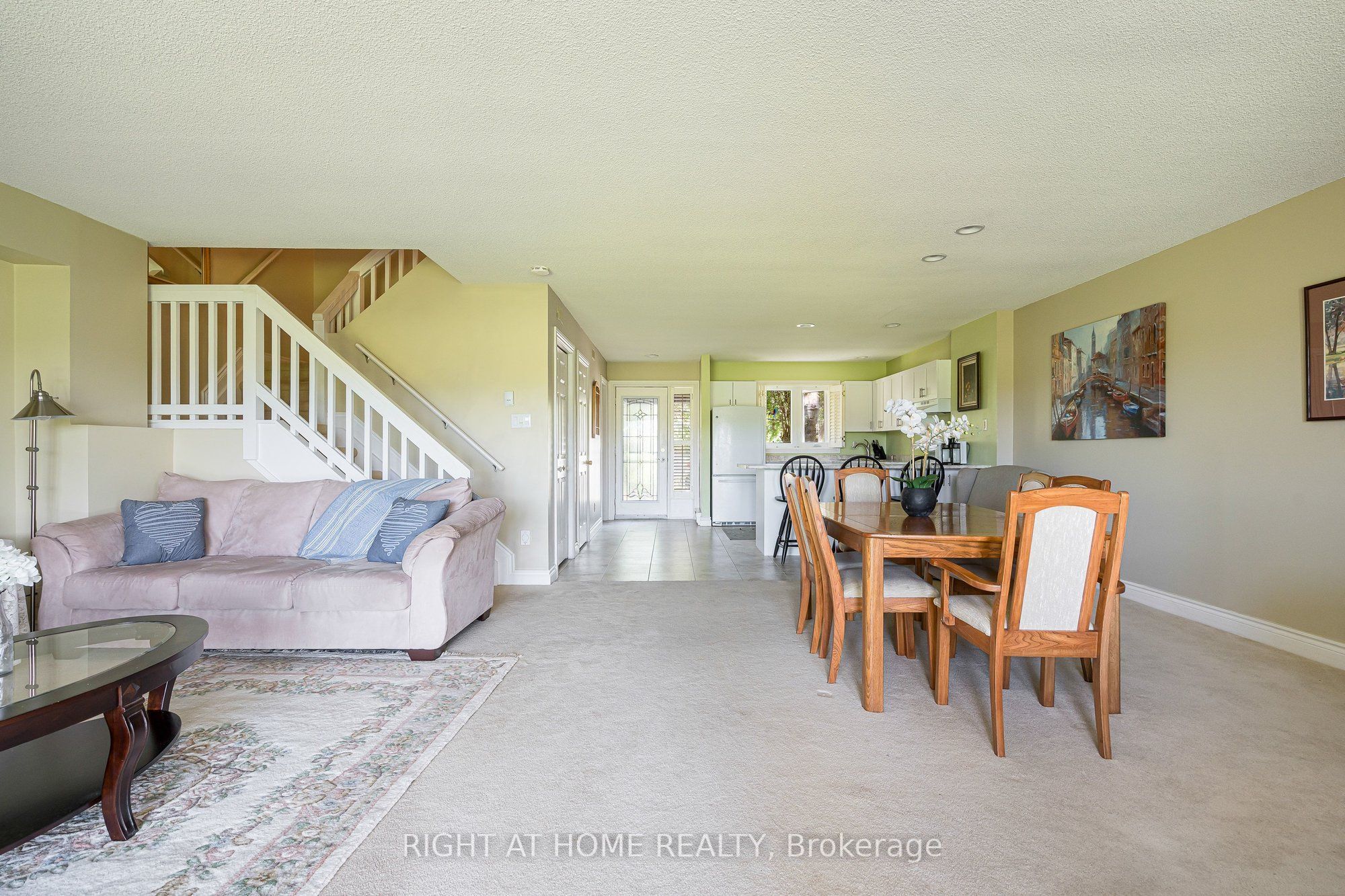 569 Oxbow Crescent Property Photo 13