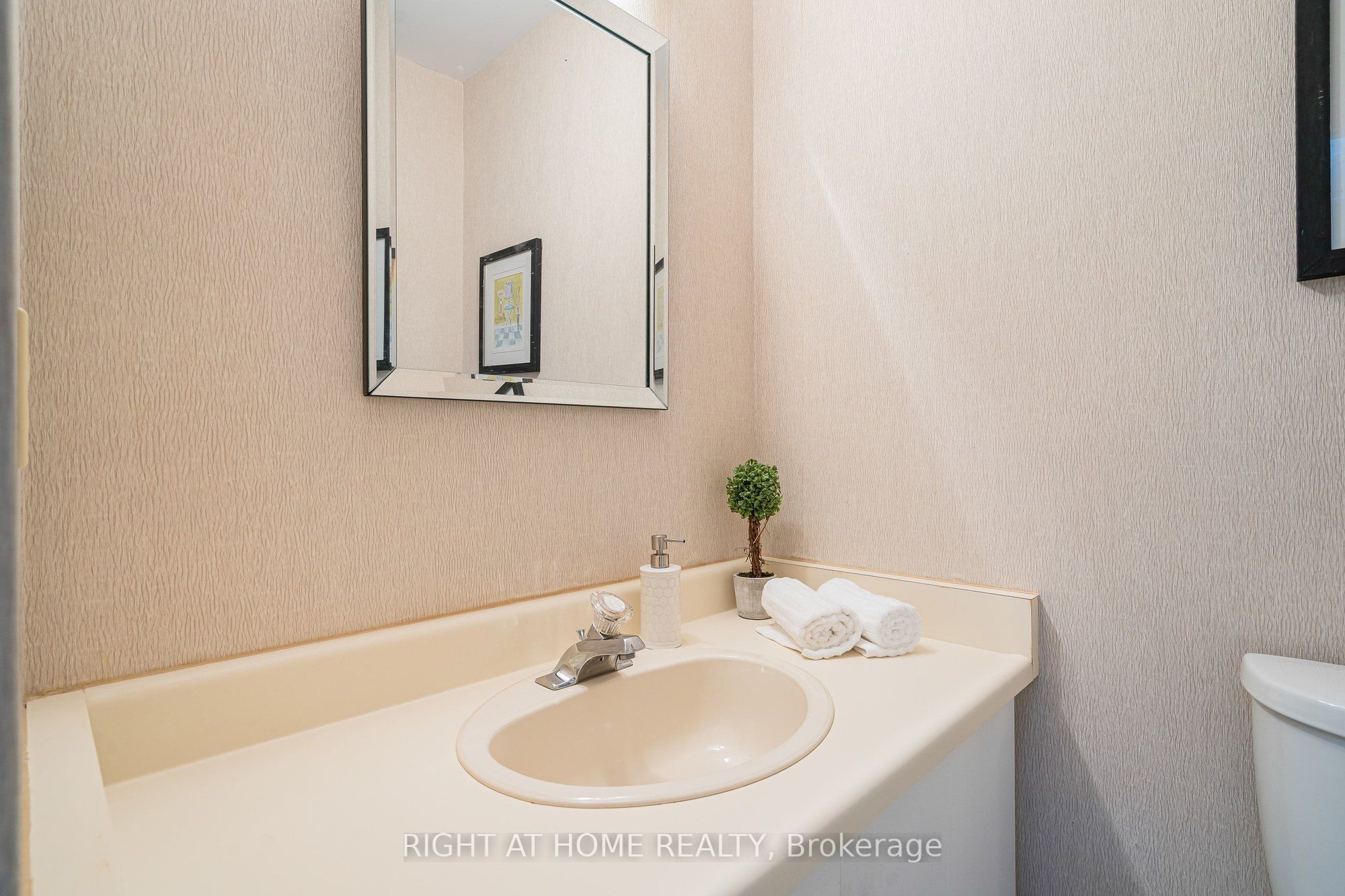 569 Oxbow Crescent Property Photo 24