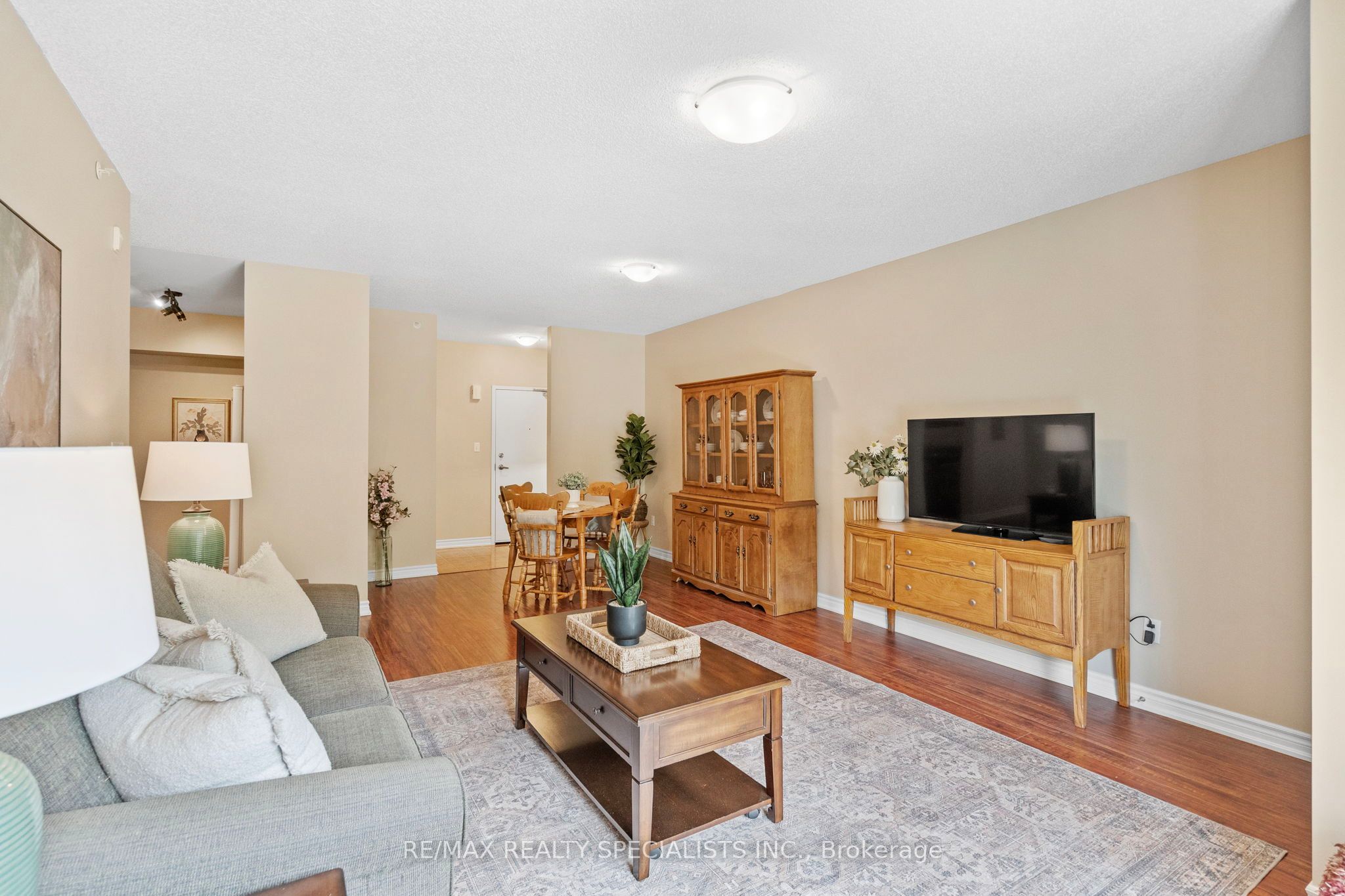 41 Ferndale Drive S 408 Property Photo 10