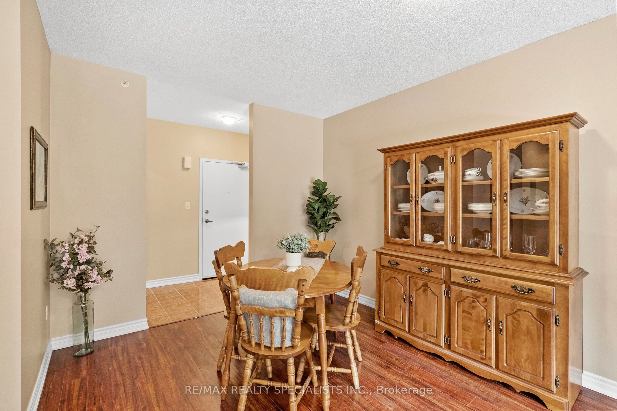 41 Ferndale Drive S 408 Property Photo 12