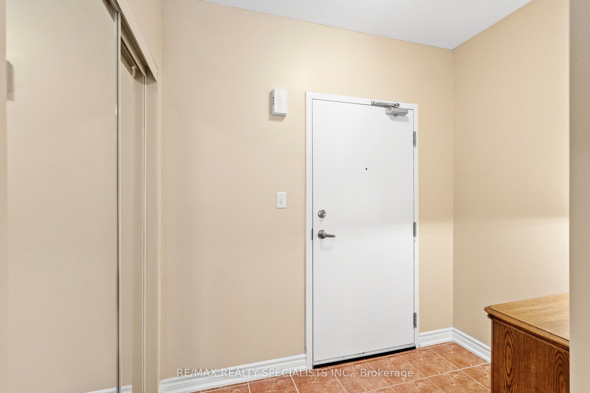 41 Ferndale Drive S 408 Property Photo 14