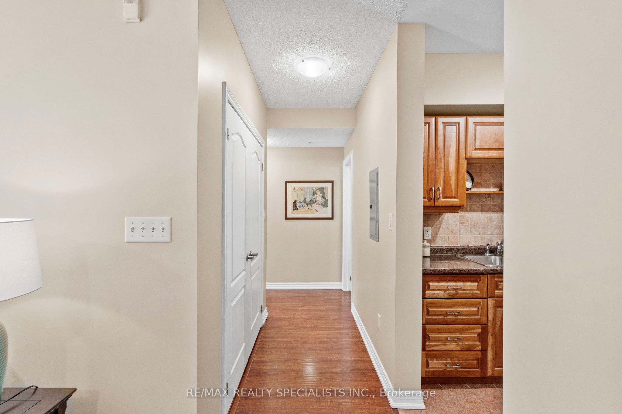 41 Ferndale Drive S 408 Property Photo 16
