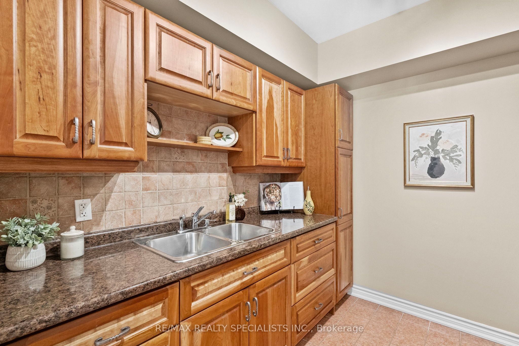 41 Ferndale Drive S 408 Property Photo 18