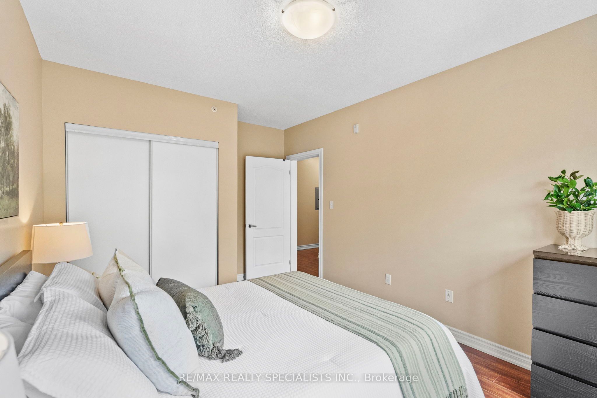41 Ferndale Drive S 408 Property Photo 25