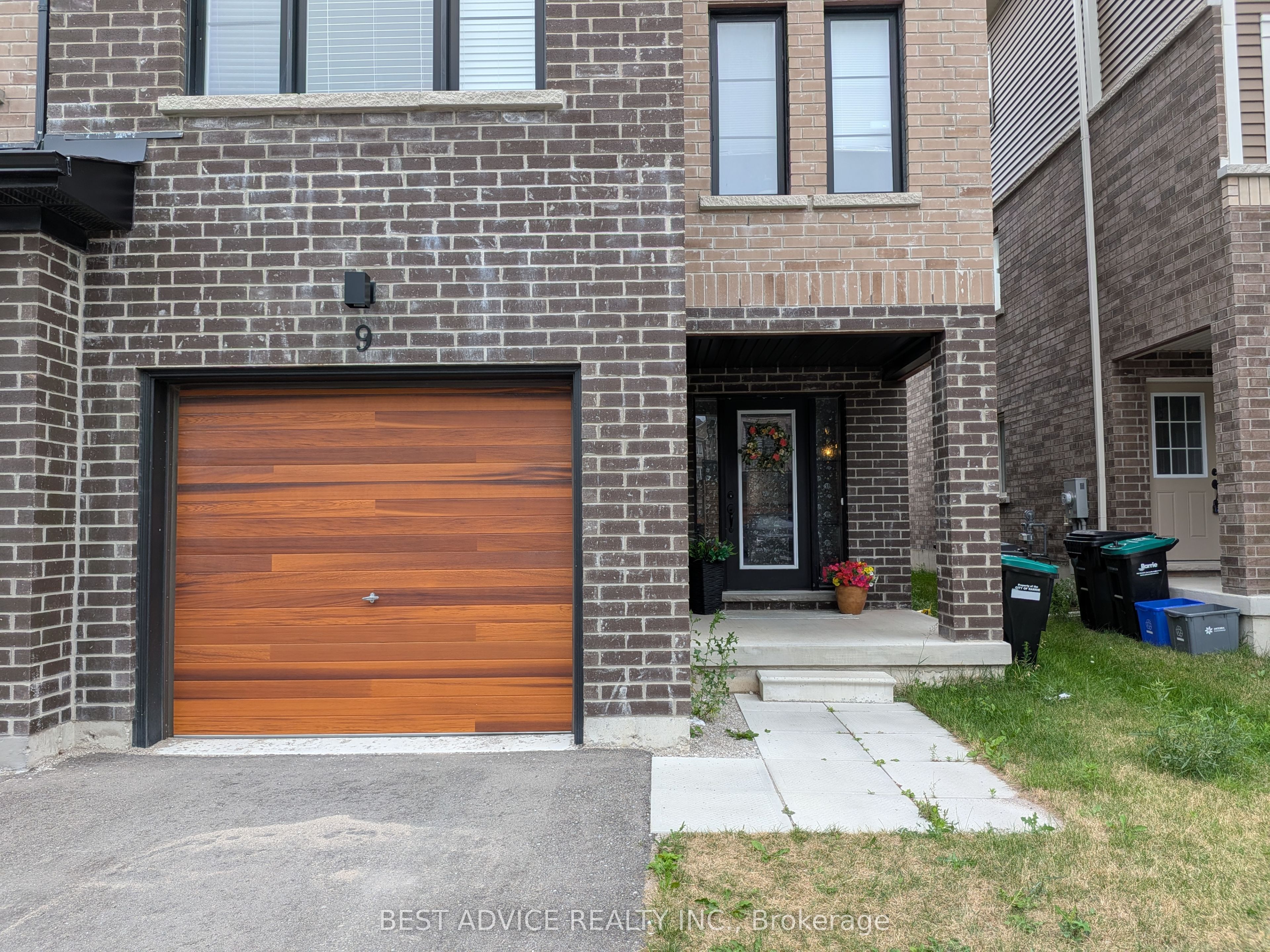 9 Pumpkin Corner Crescent Property Photo 2