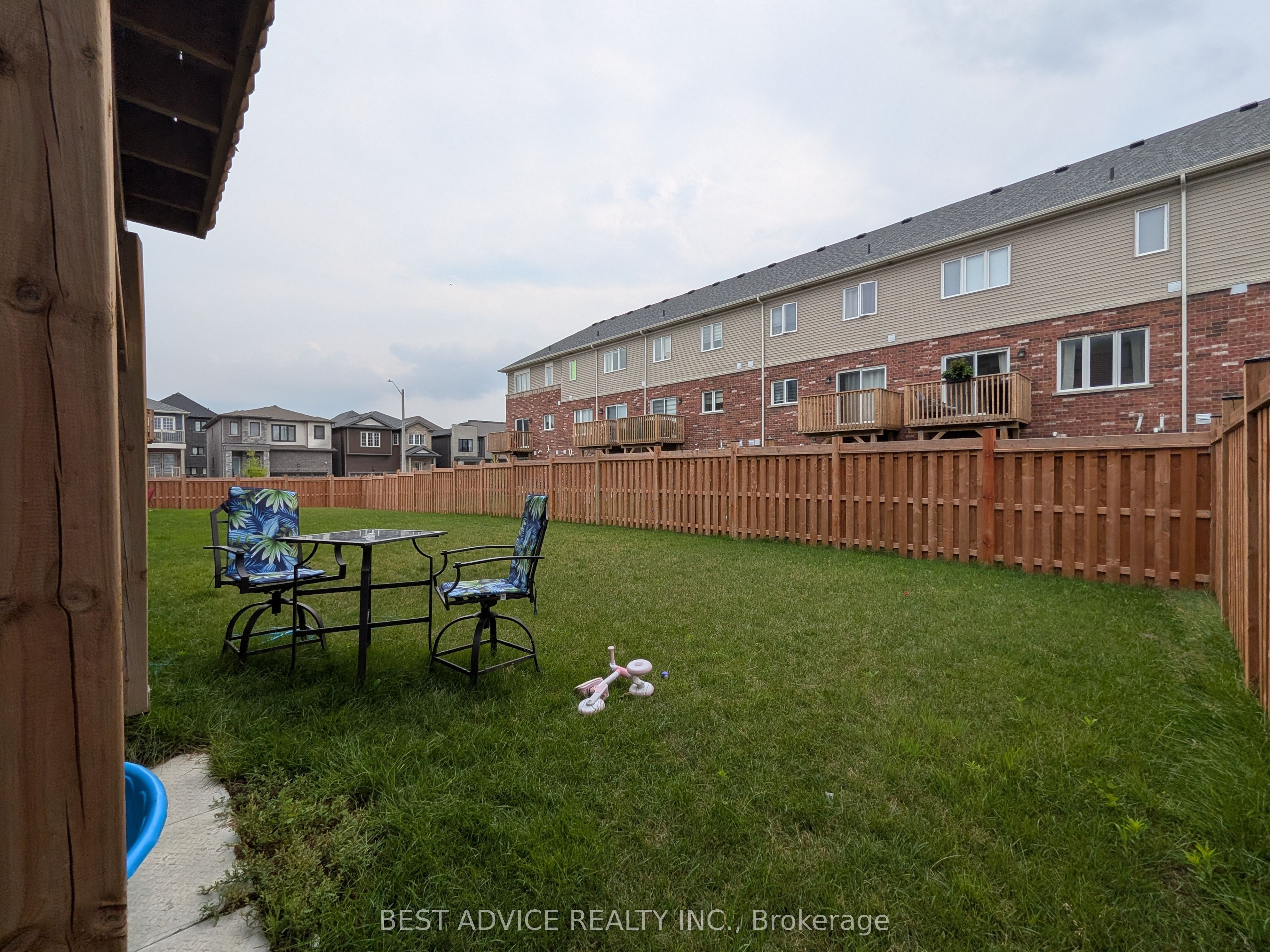 9 Pumpkin Corner Crescent Property Photo 10