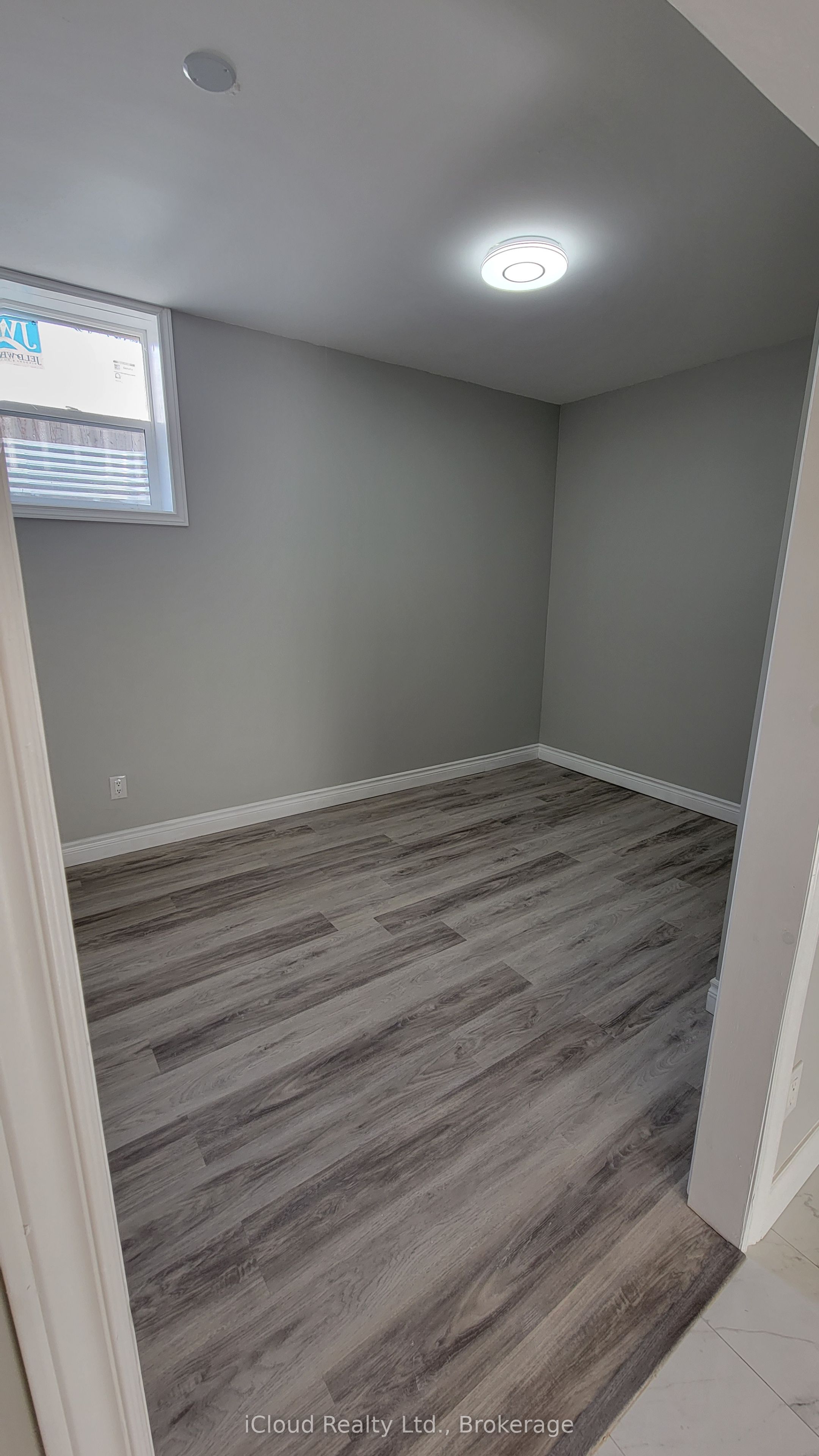 296 Hickling Trail Property Photo 5
