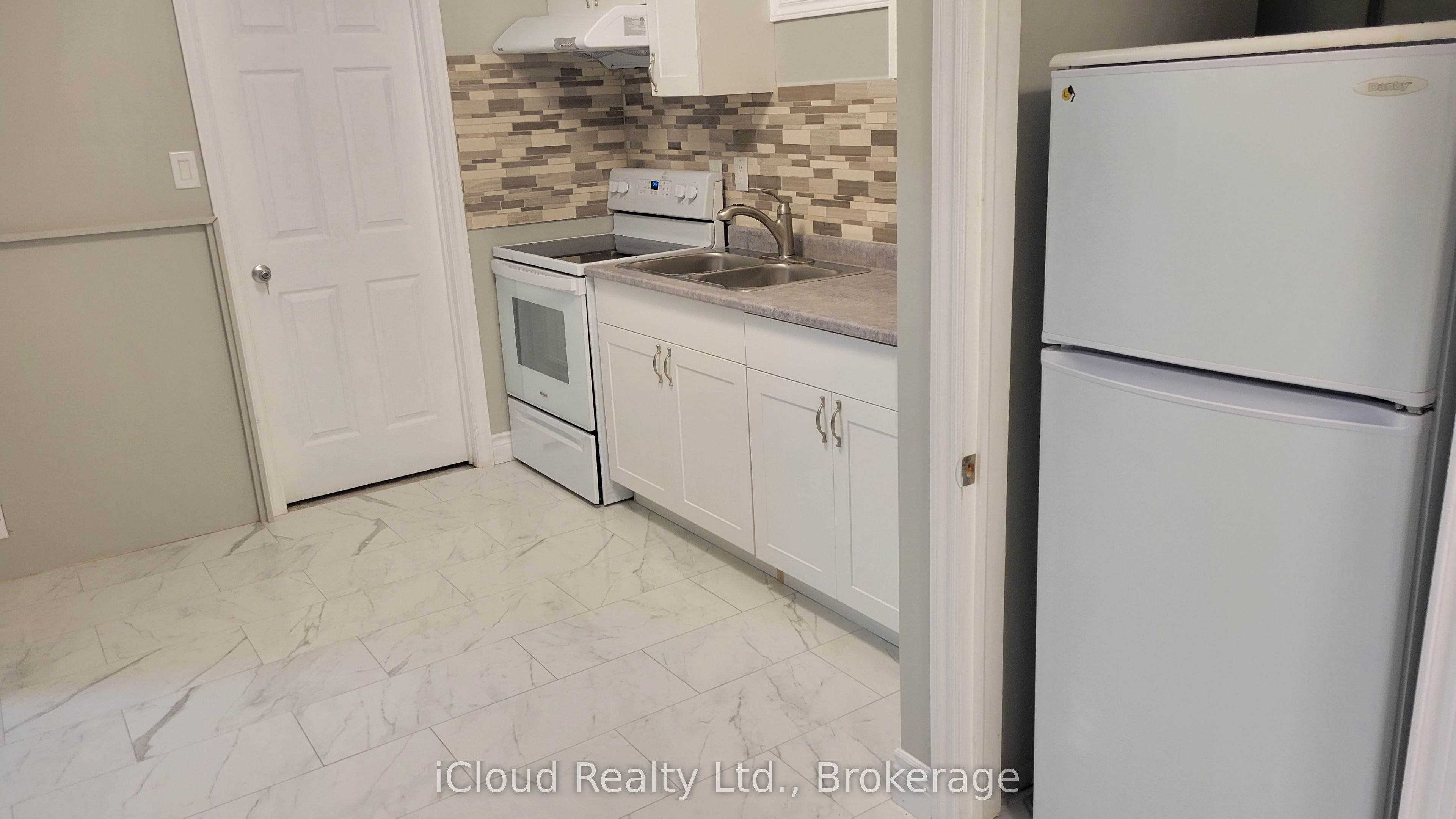 296 Hickling Trail Property Photo 6