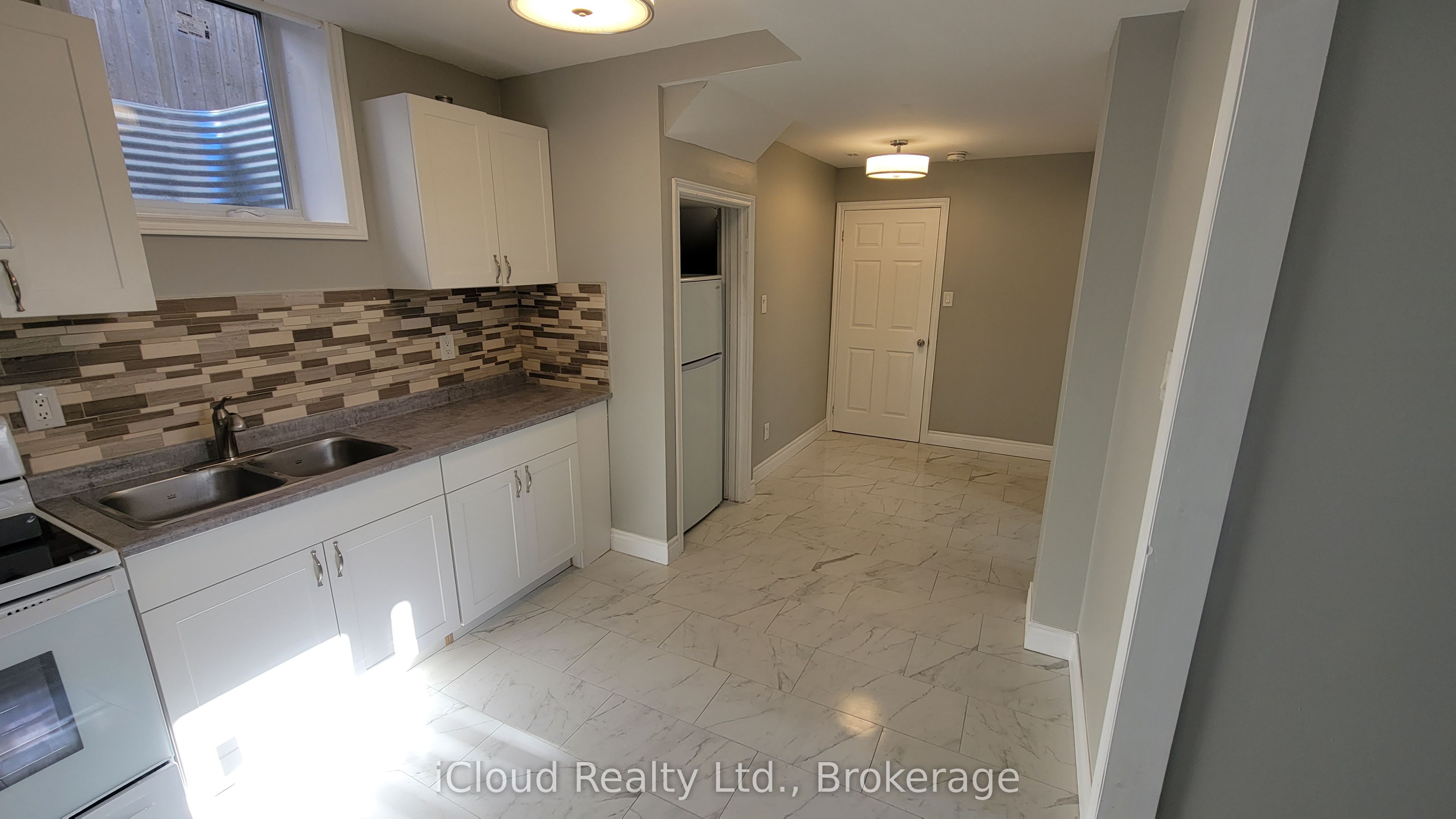 296 Hickling Trail Property Photo 7