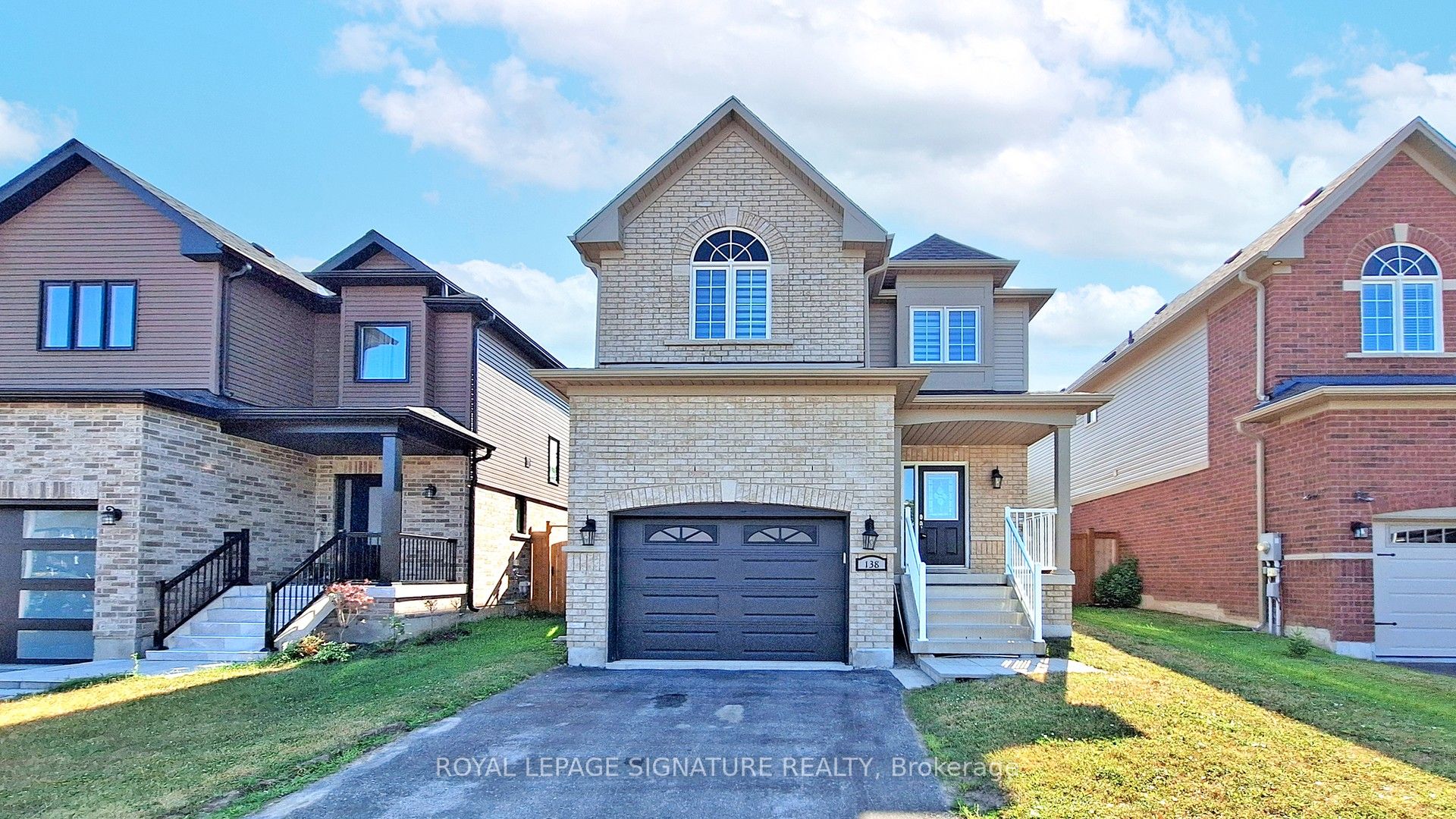 138 Sun King Crescent Property Photo 1