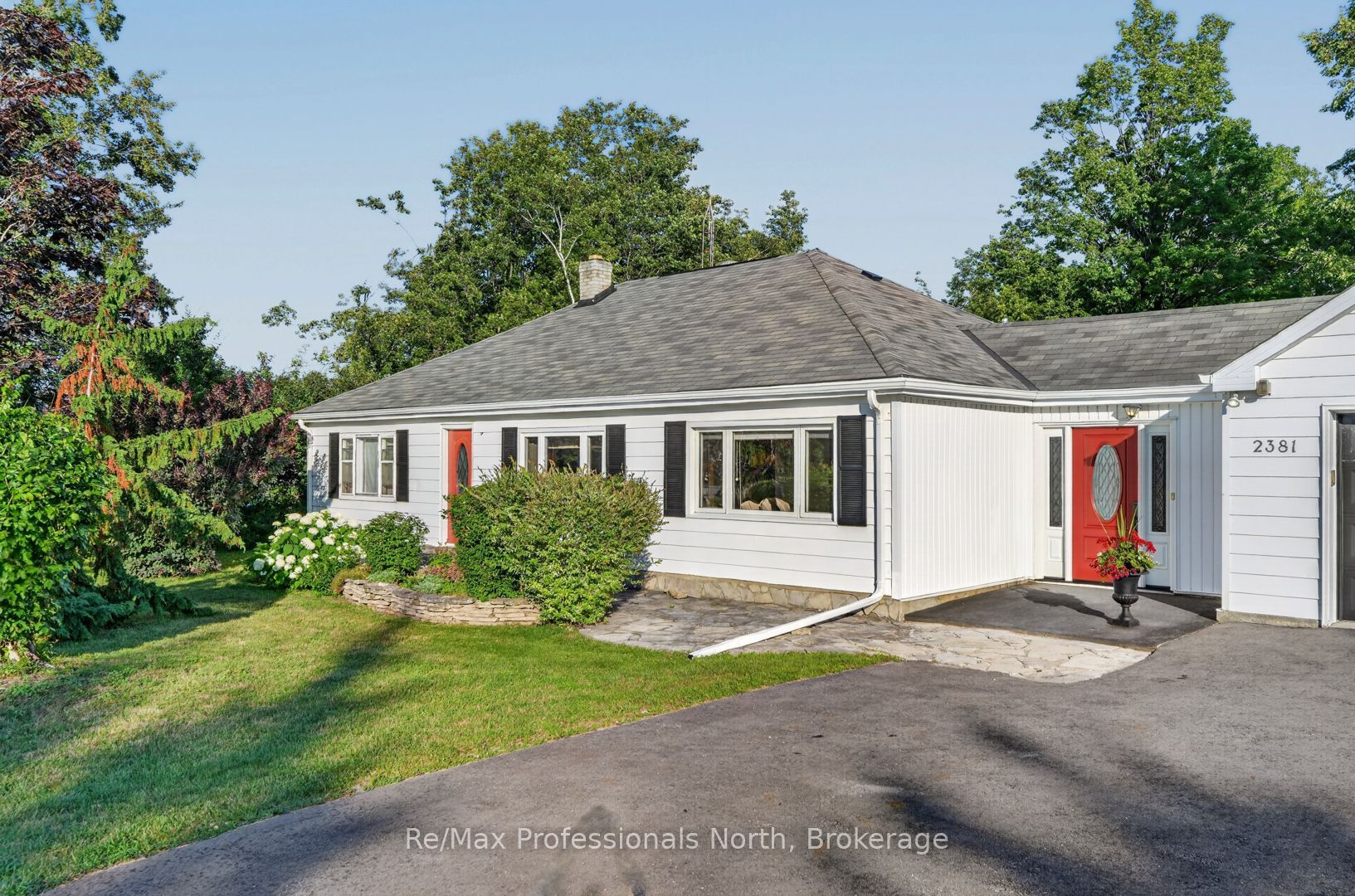 2381 11 Highway Property Photo 2