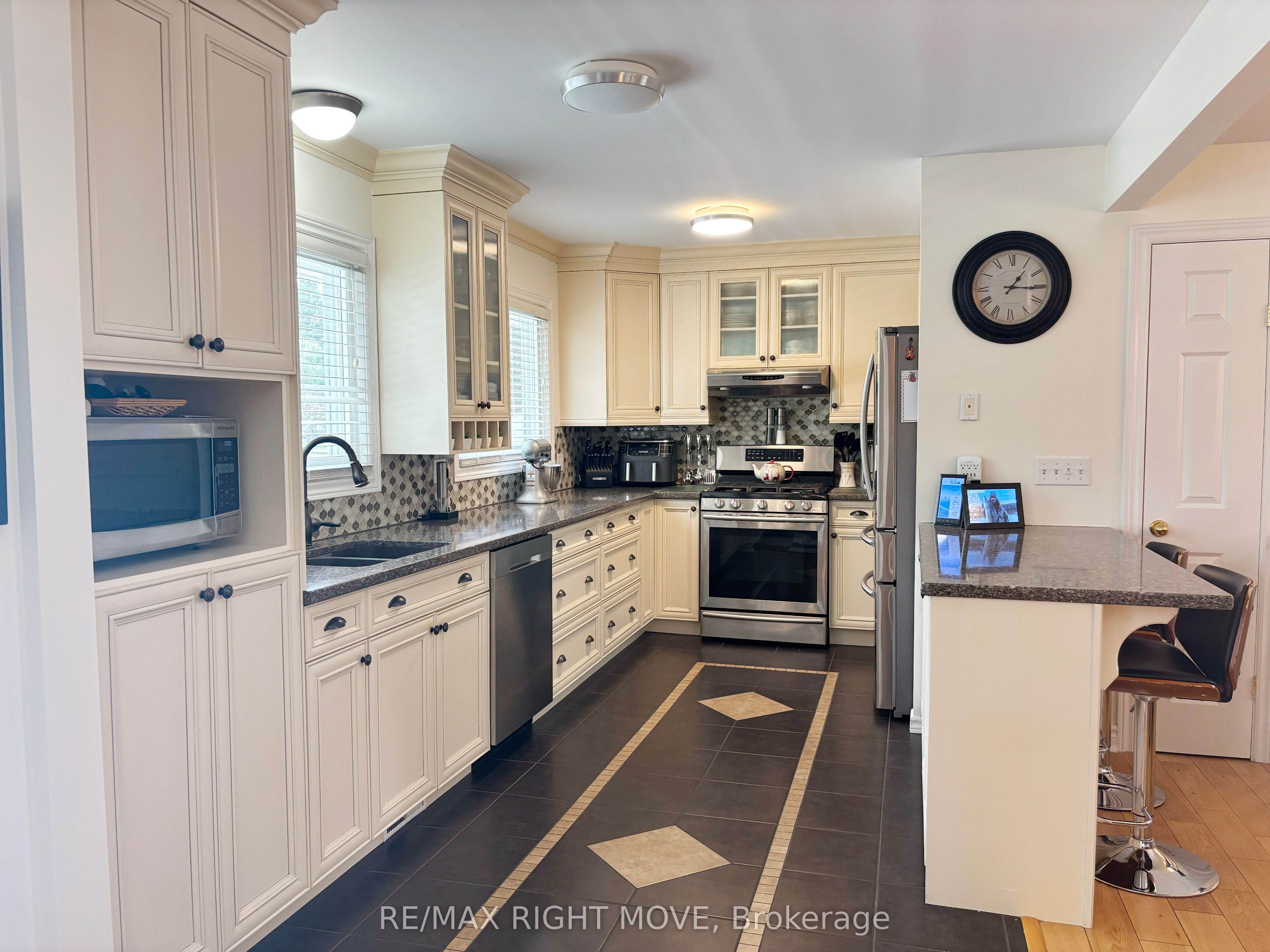 3705 Shadow Creek Road Property Photo 4