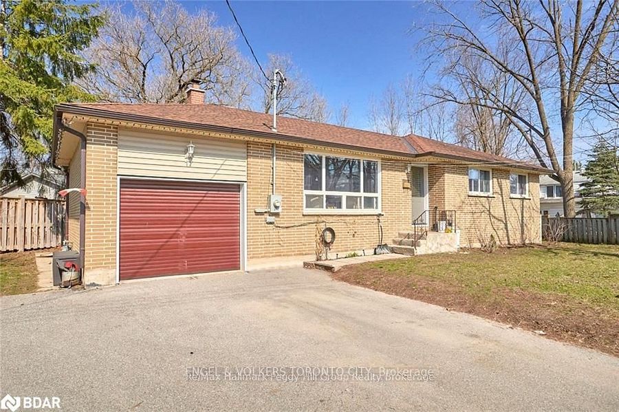17 Centre Street B Property Photo 1