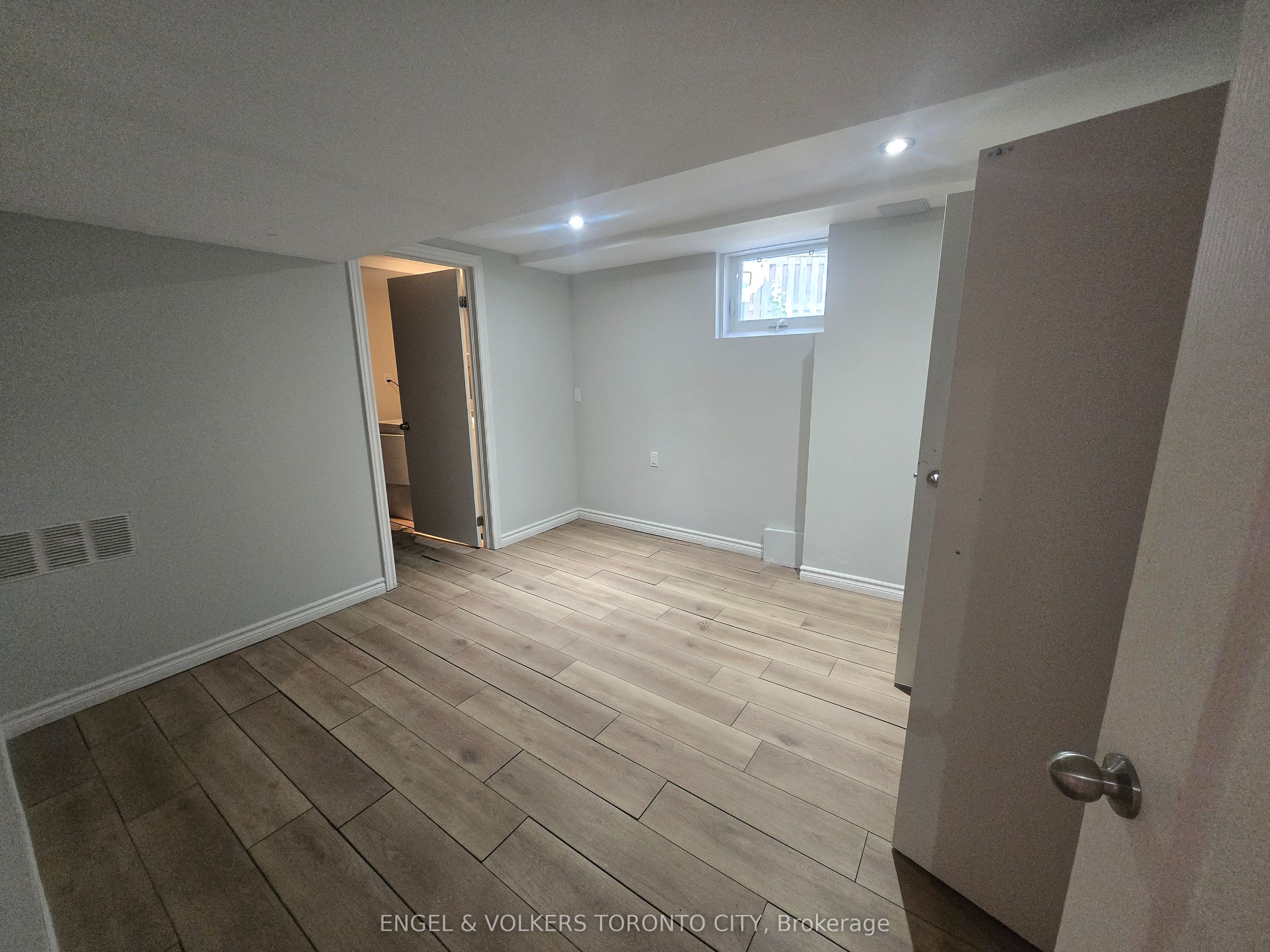 17 Centre Street B Property Photo 7