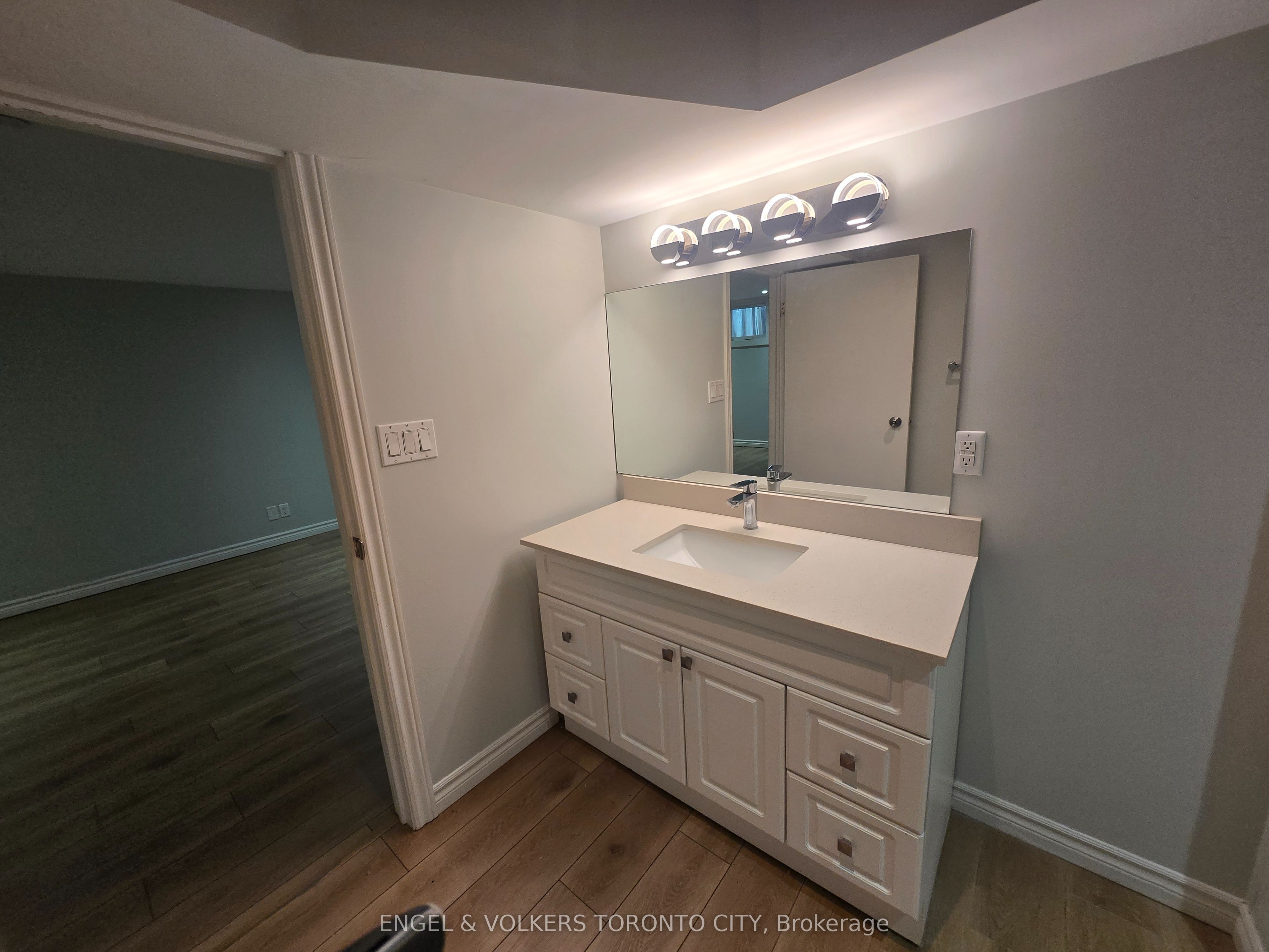 17 Centre Street B Property Photo 10