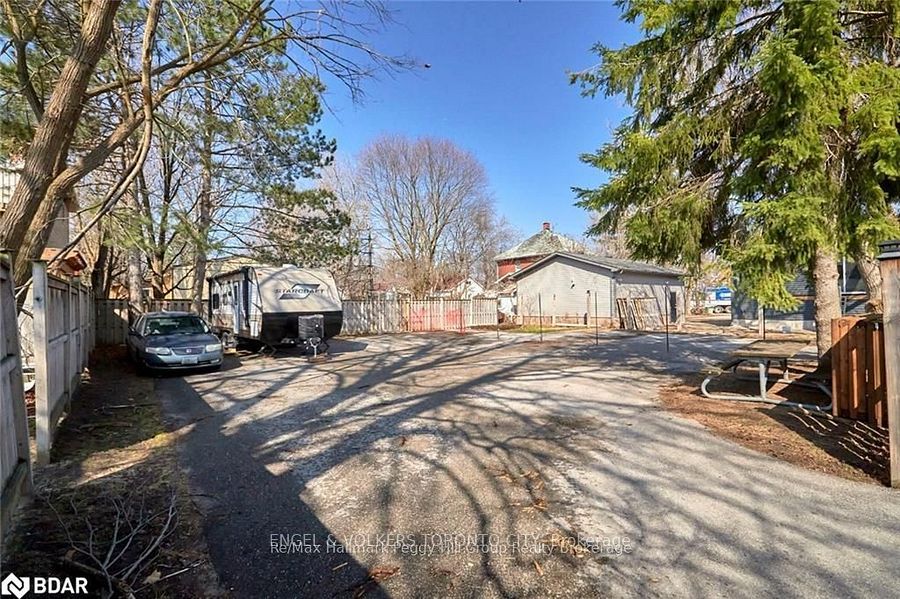 17 Centre Street B Property Photo 13
